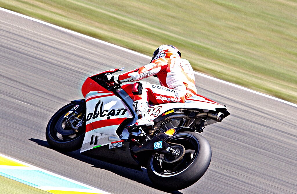 1024Px-Andrea Dovizioso - Ducati Team - Motogp 2014 - Le Mans (14056231538) (2)