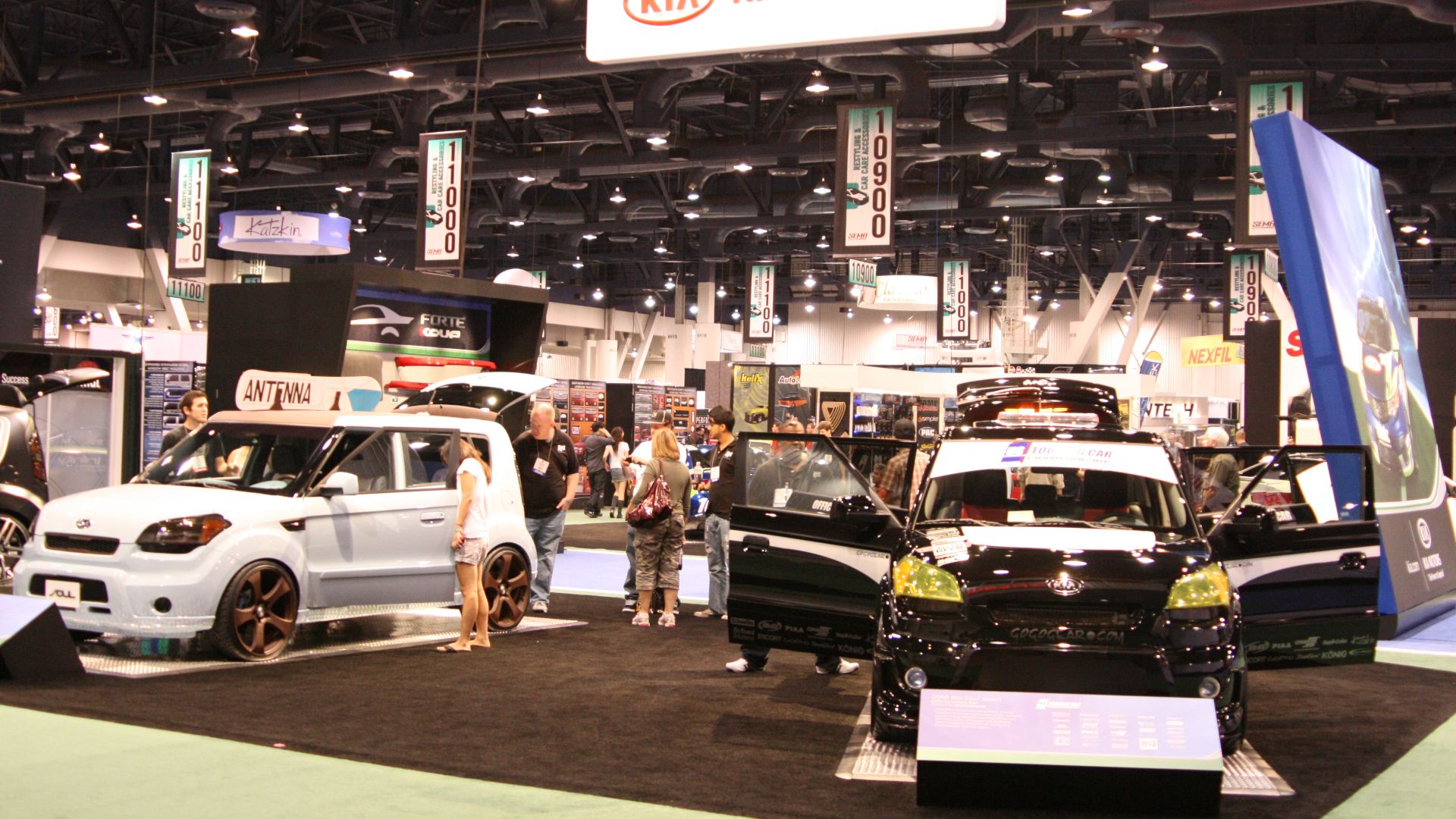 File:SEMA 2009 Kia Motors.jpg