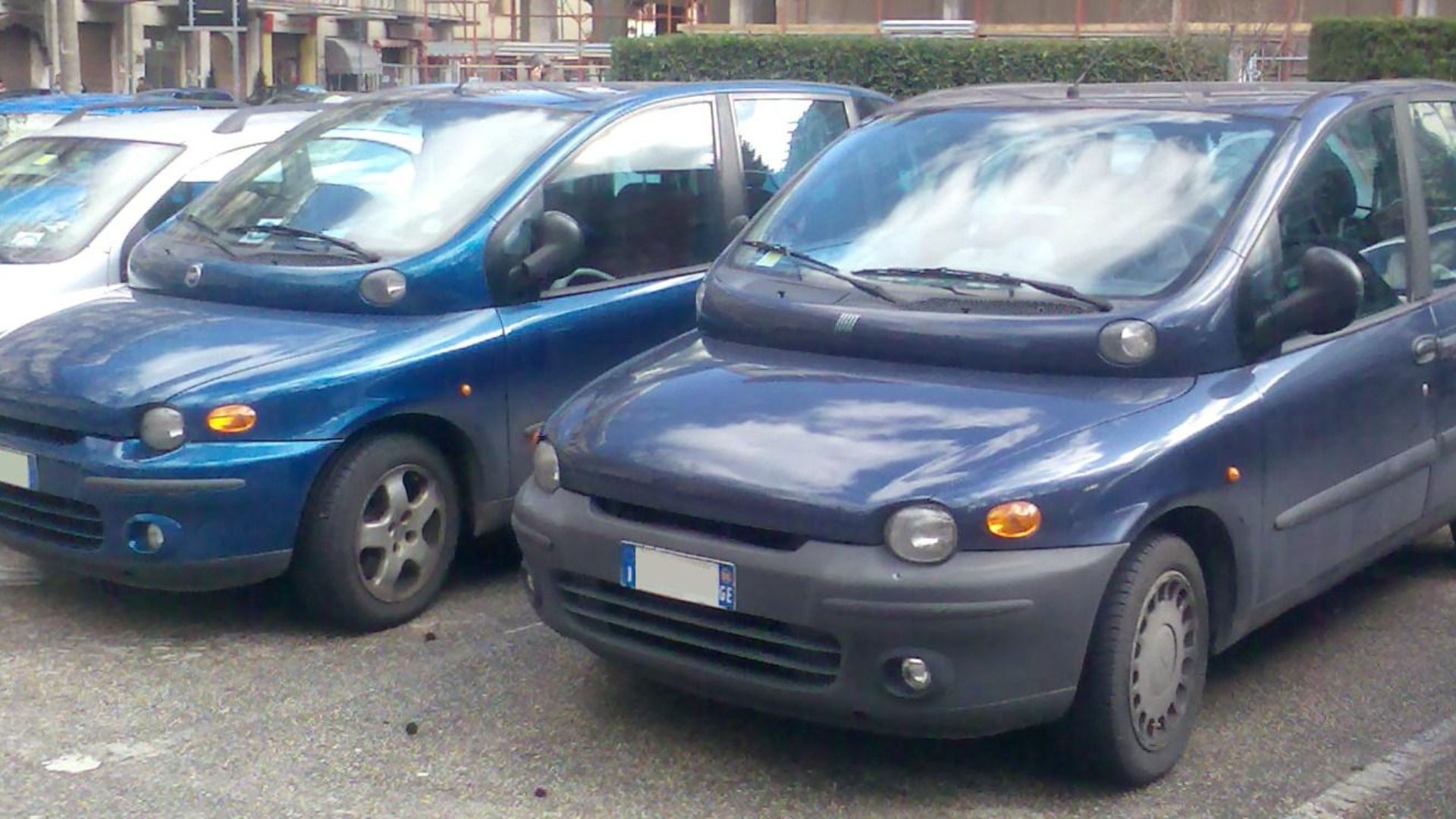 File:Fiat Multipla and Multipla facelelift 2001.jpg