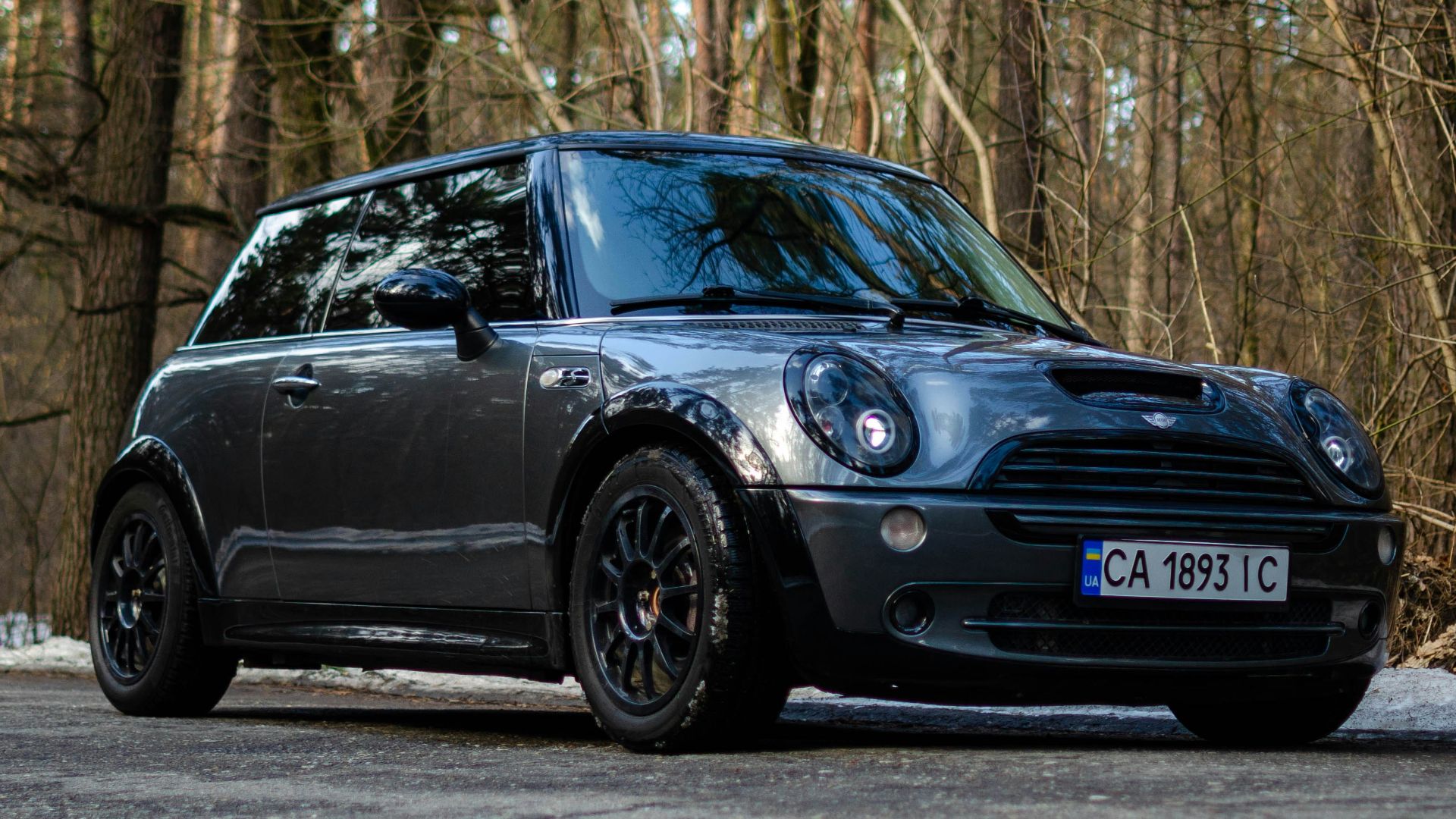 black bmw m 3 on road