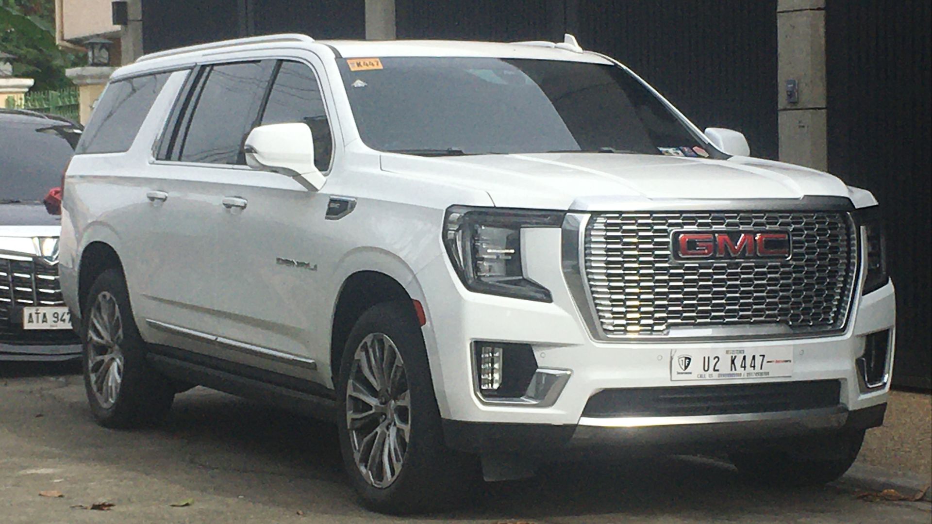 File:GMC Yukon XL Denali 2021.jpg