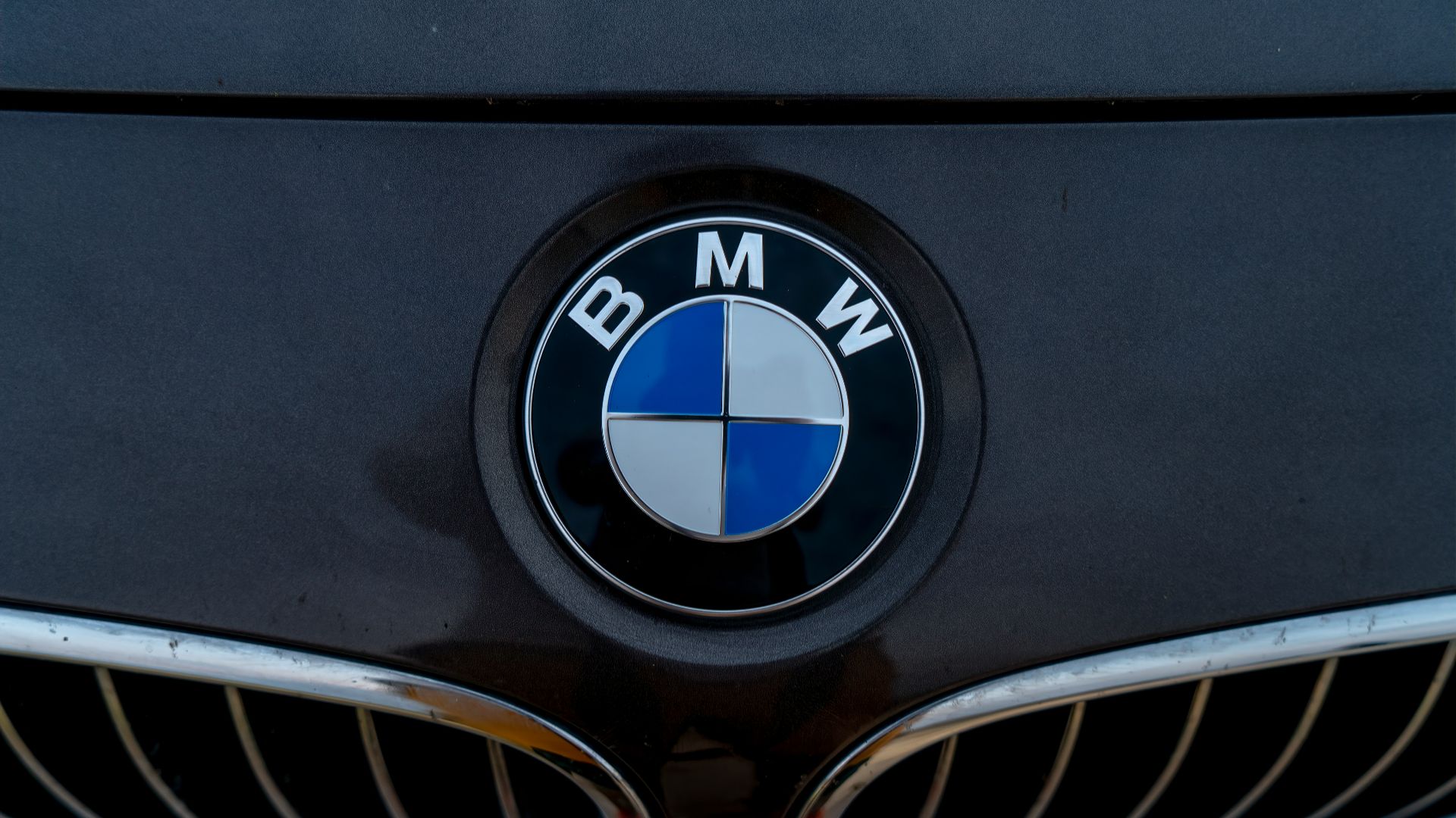 a close up of a bmw emblem on the front of a car