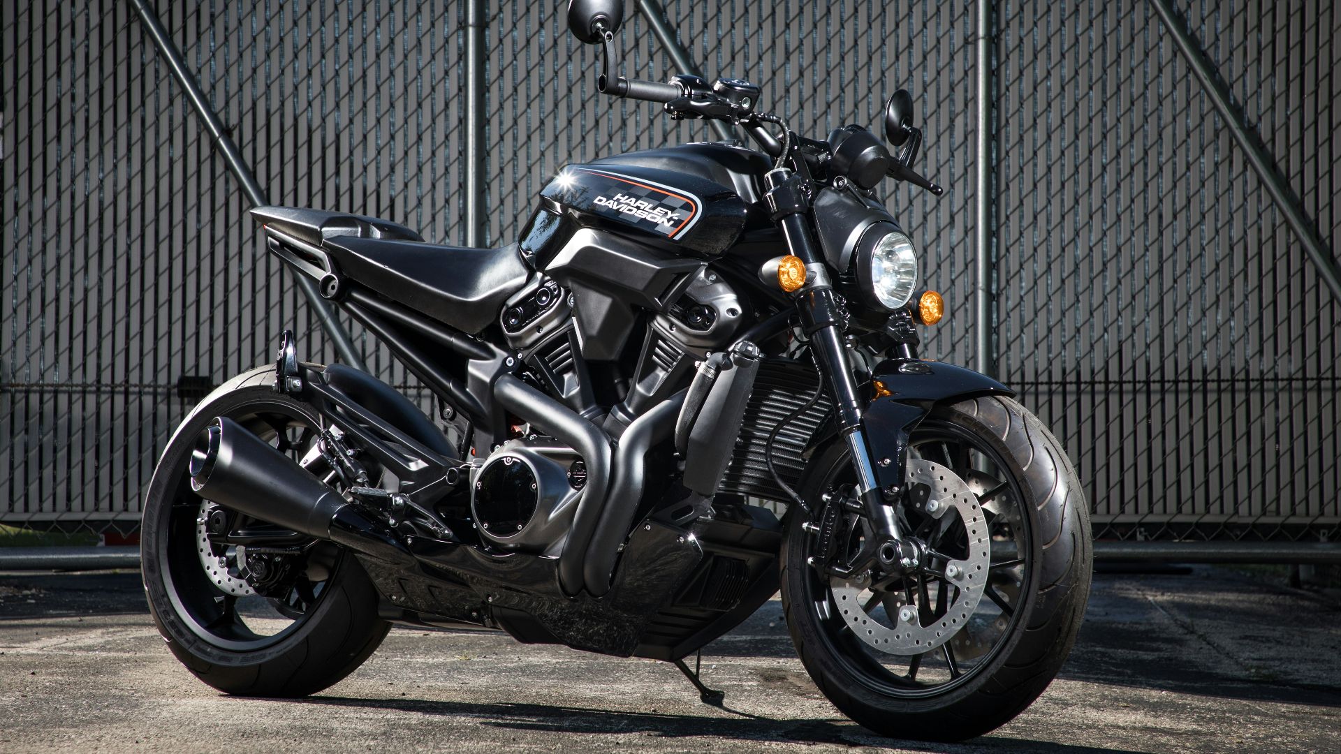 close-up photography of black motorcycle