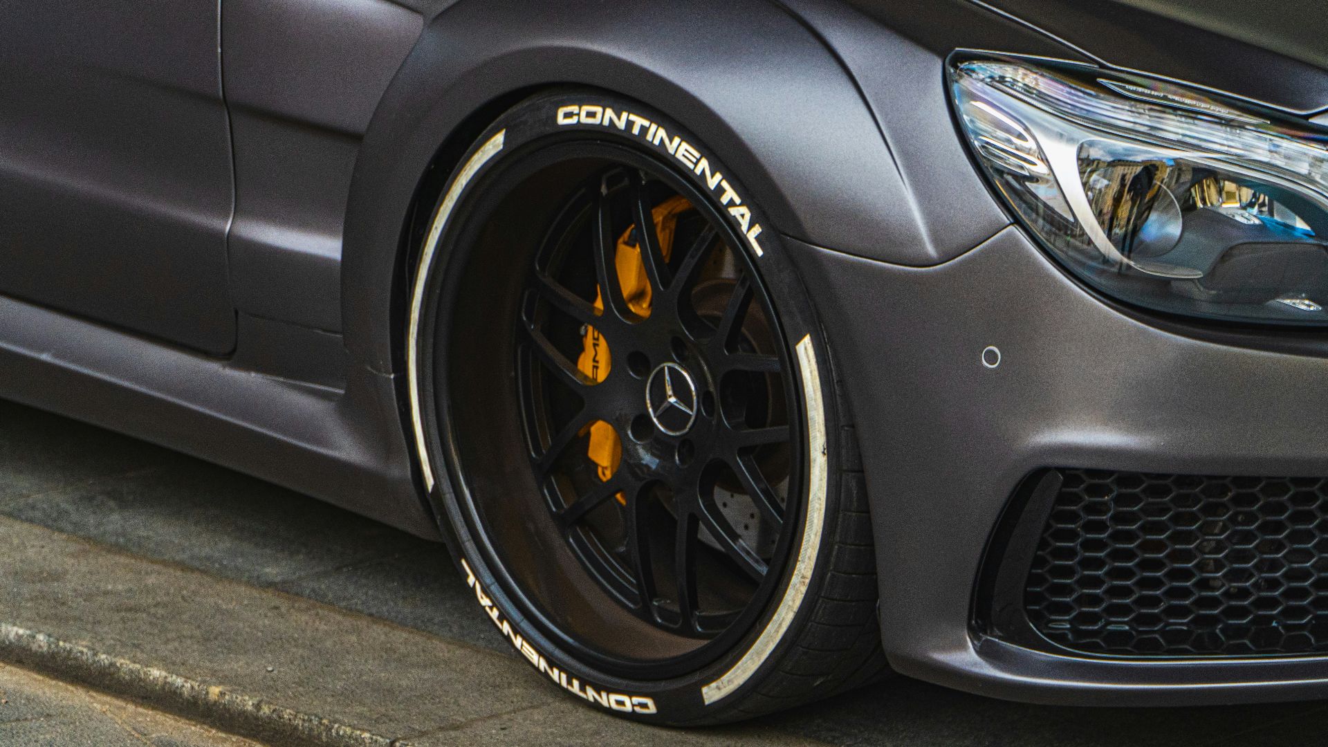 black porsche 911 on road