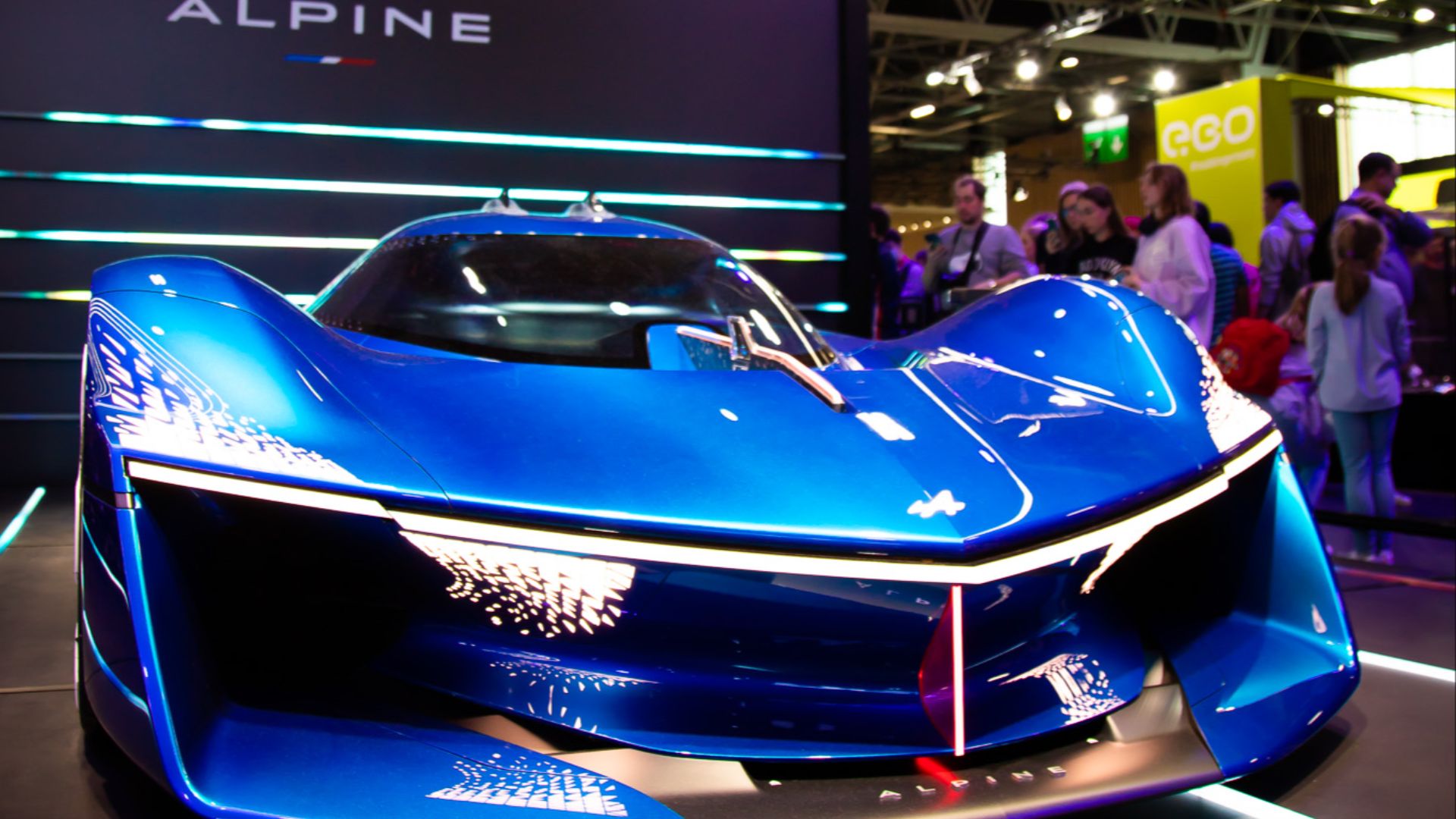 File:Avant 1-4 Alpine Alpenglow MA Paris 2022 Stand Alpine.jpg