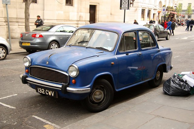 Hindustan Ambassador - Geograph.org.uk - 2898179