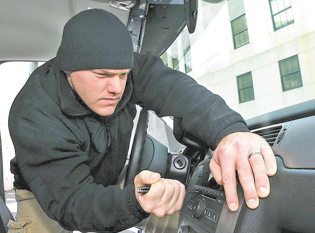 1024Px-Car Audio Theft