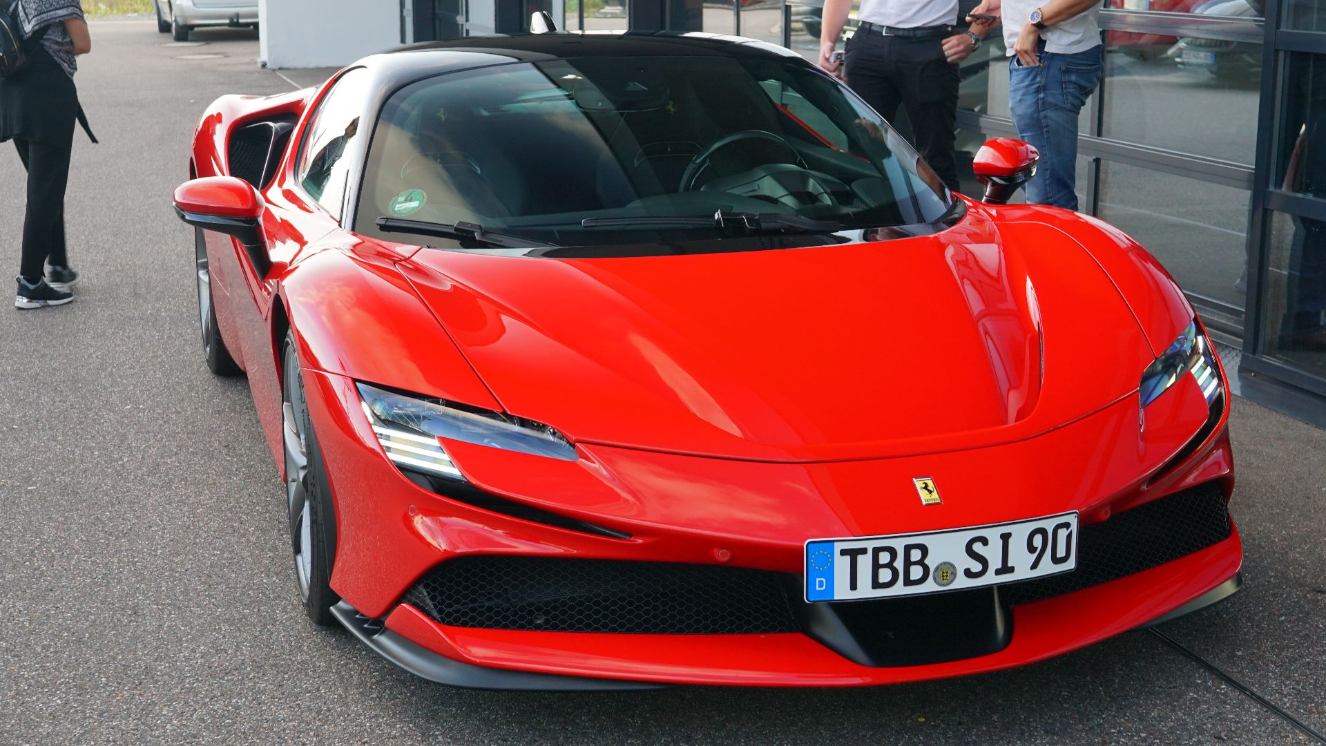 File:Ferrari SF90 Stradale in Böblingen 01.jpg