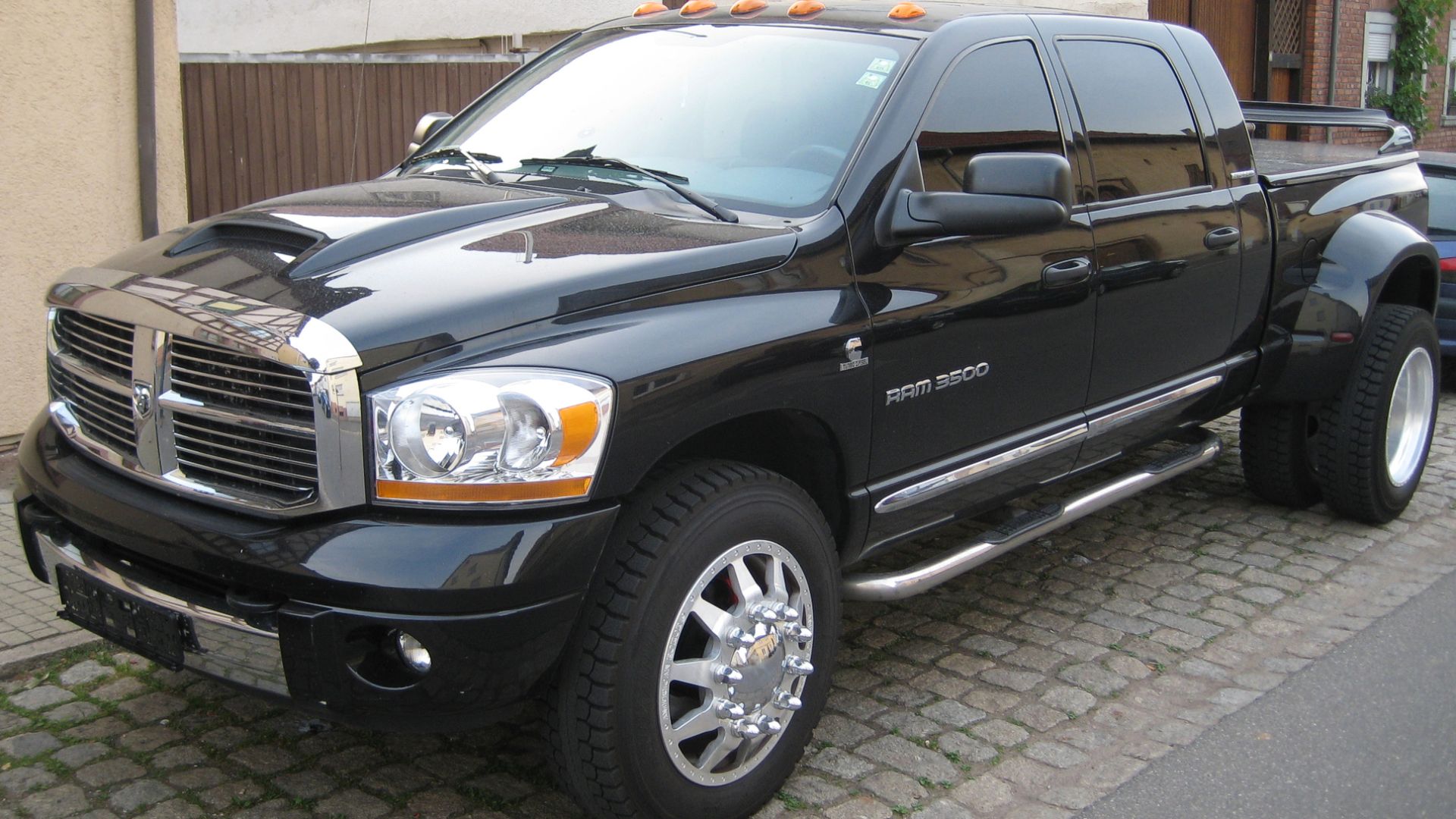 File:2006 - Dodge Ram 3500 - Mega Cab - Dually 4x4 - Laramie - FL.jpg