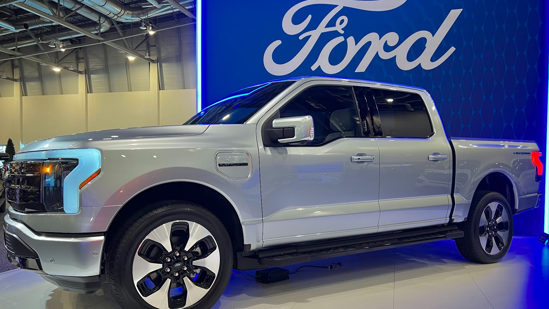 File:2023 Ford F-150 Lightning.jpg