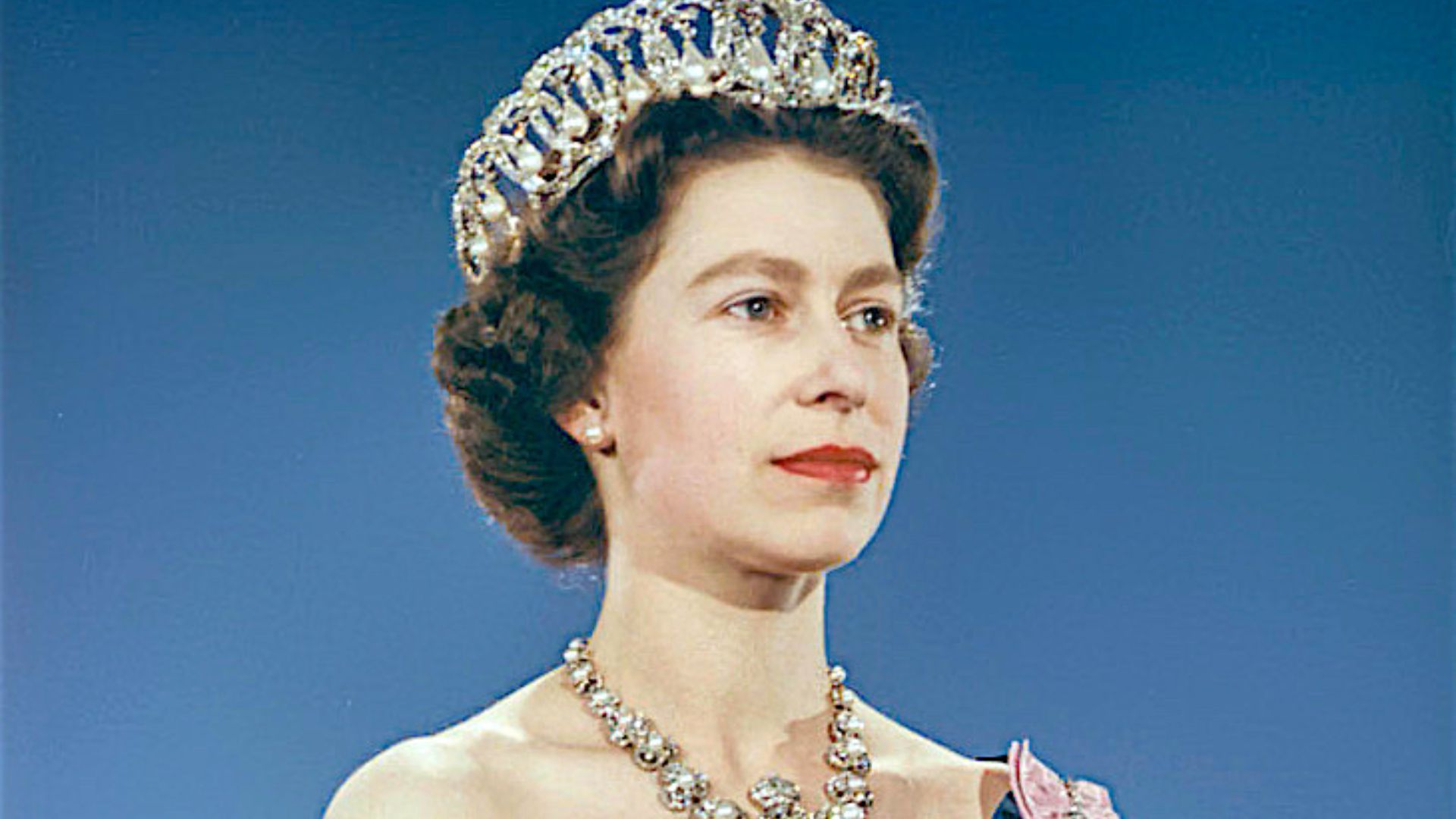 File:Queen Elizabeth II 1959.jpg
