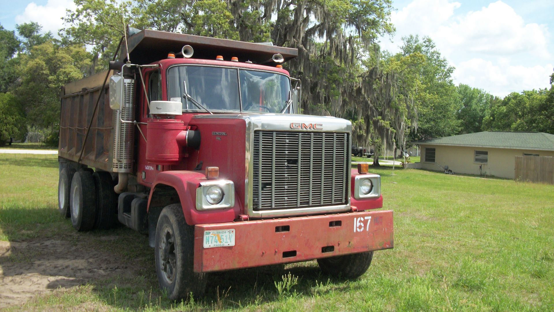 File:1984 GMC General; Dual Headlights-Air Cleaner Side.JPG