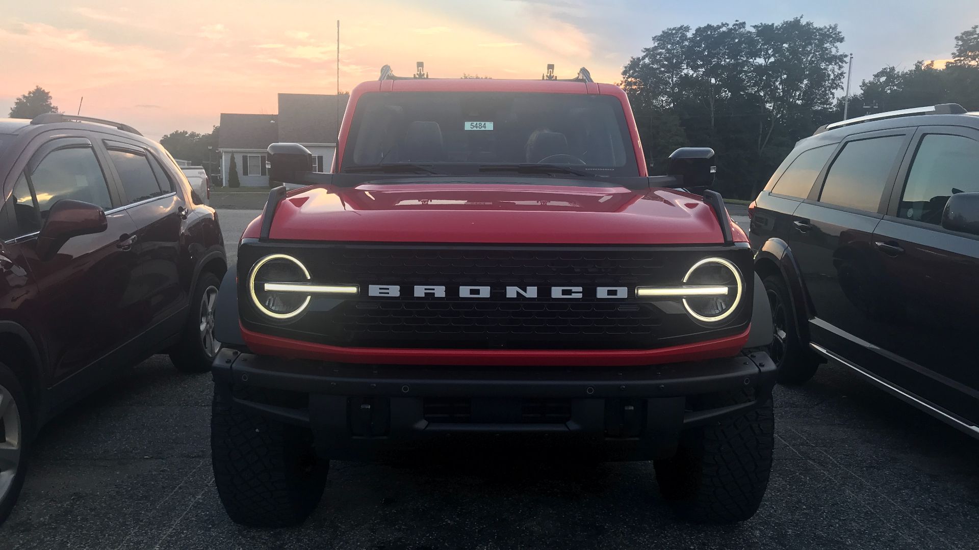 File:2021 Ford Bronco Wildtrak 4-door soft-top front close-up.jpg