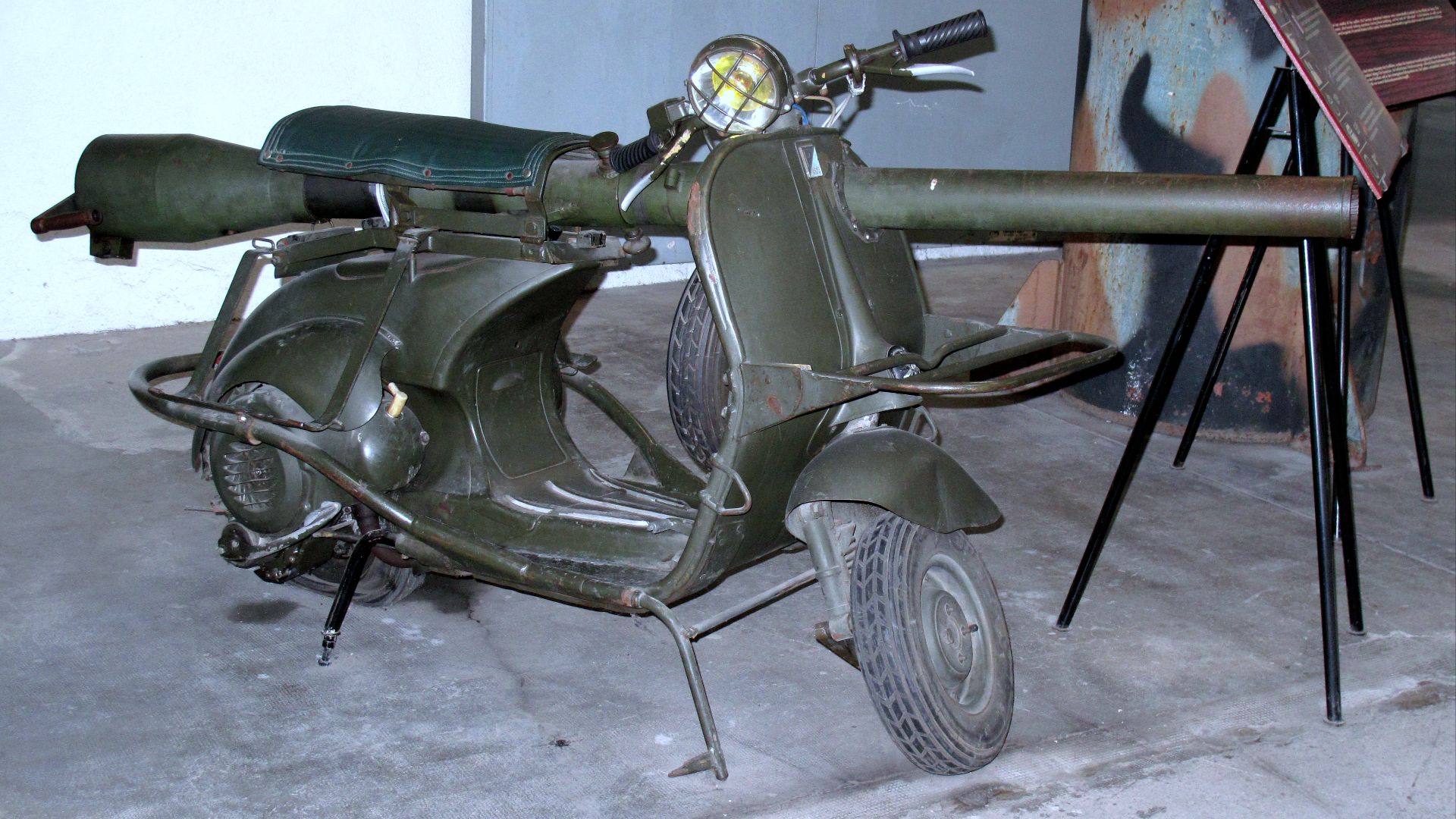 File:Vespa img 2351.jpg
