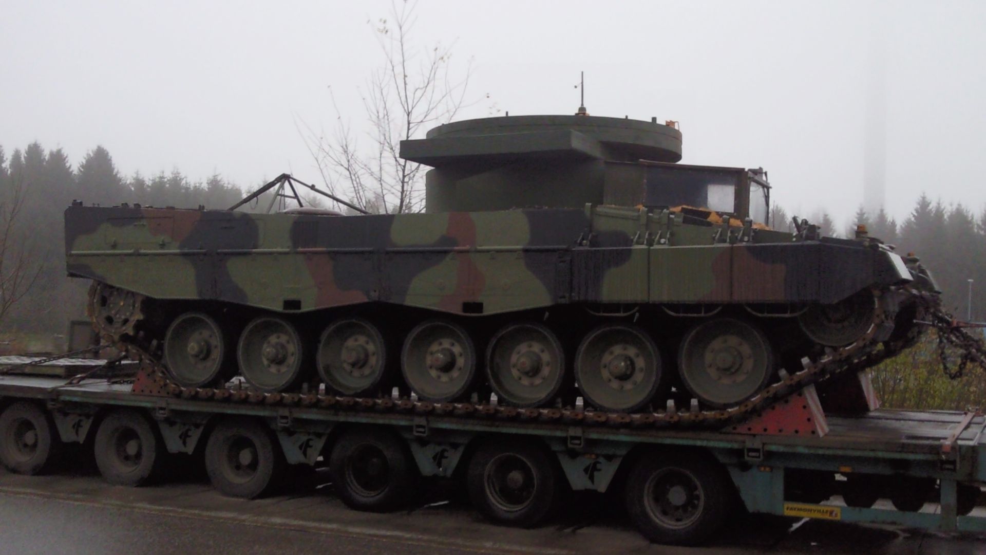File:Leopard 2 mit Turmgewichtsattrappe.jpg