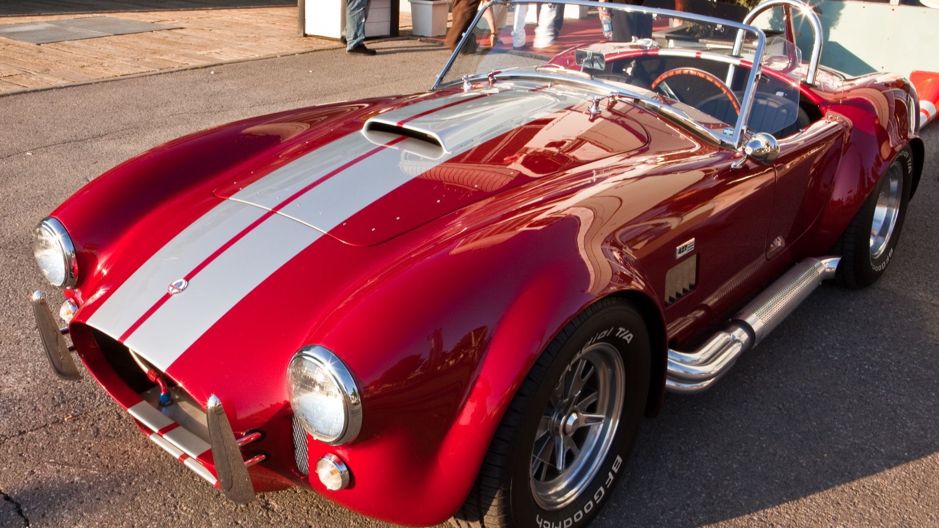 File:Carroll Shelby 427 Cobra (3608963860).jpg