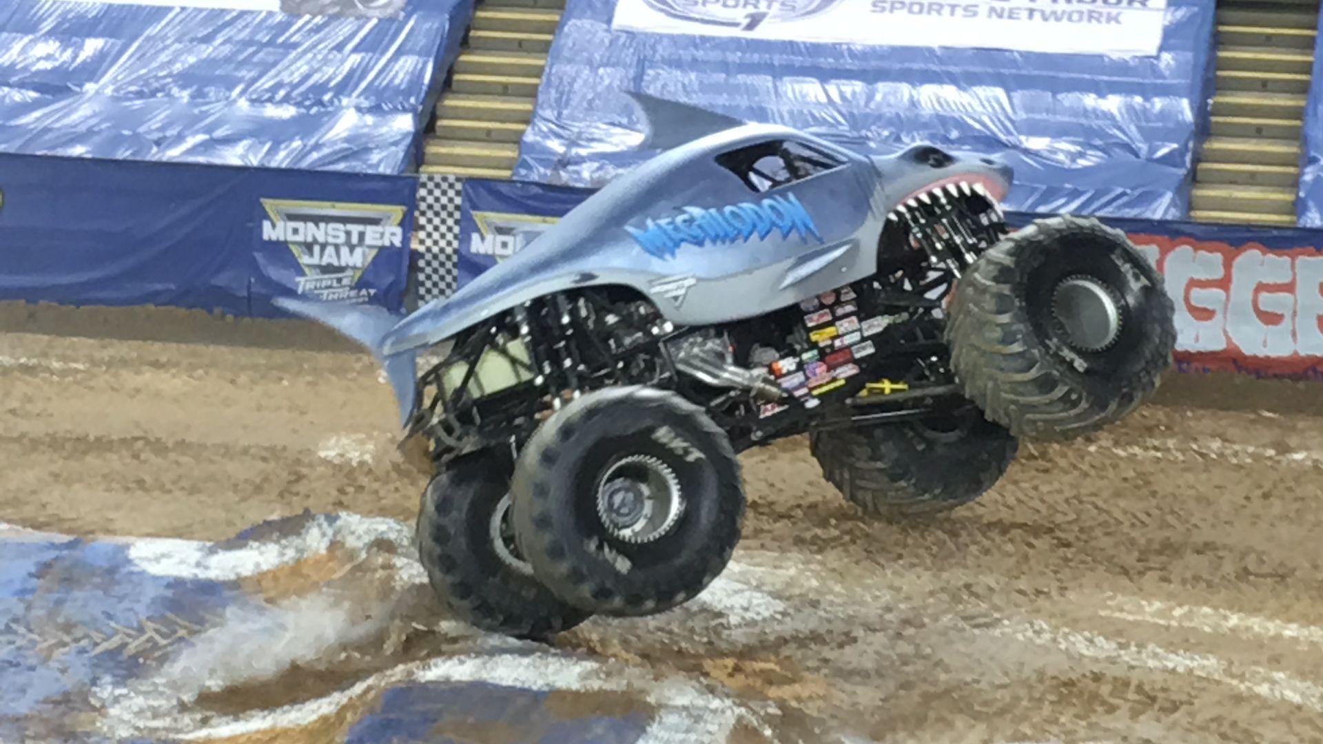 File:Megalodon Monster Truck.jpg