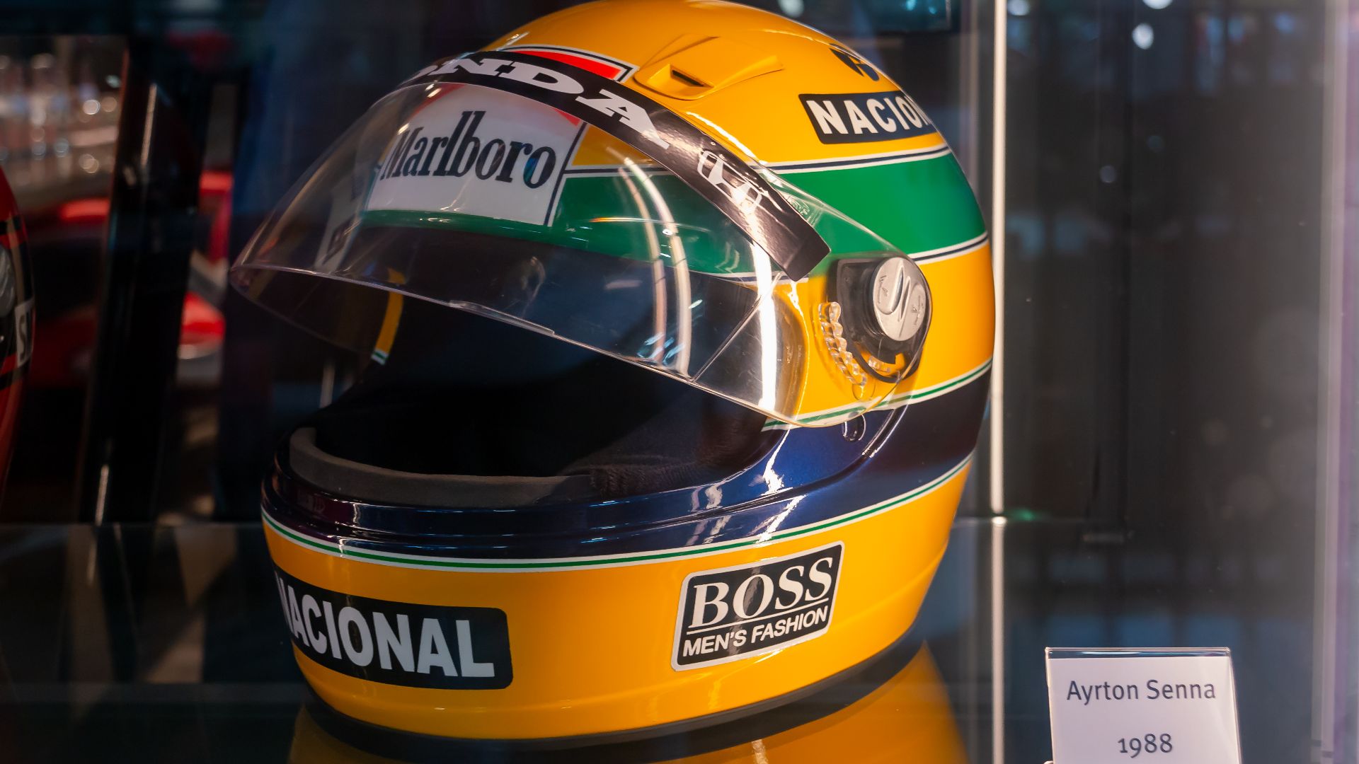 File:Senna helmet, Motortreff Bella Italia 2024, Munich (P1190404).jpg
