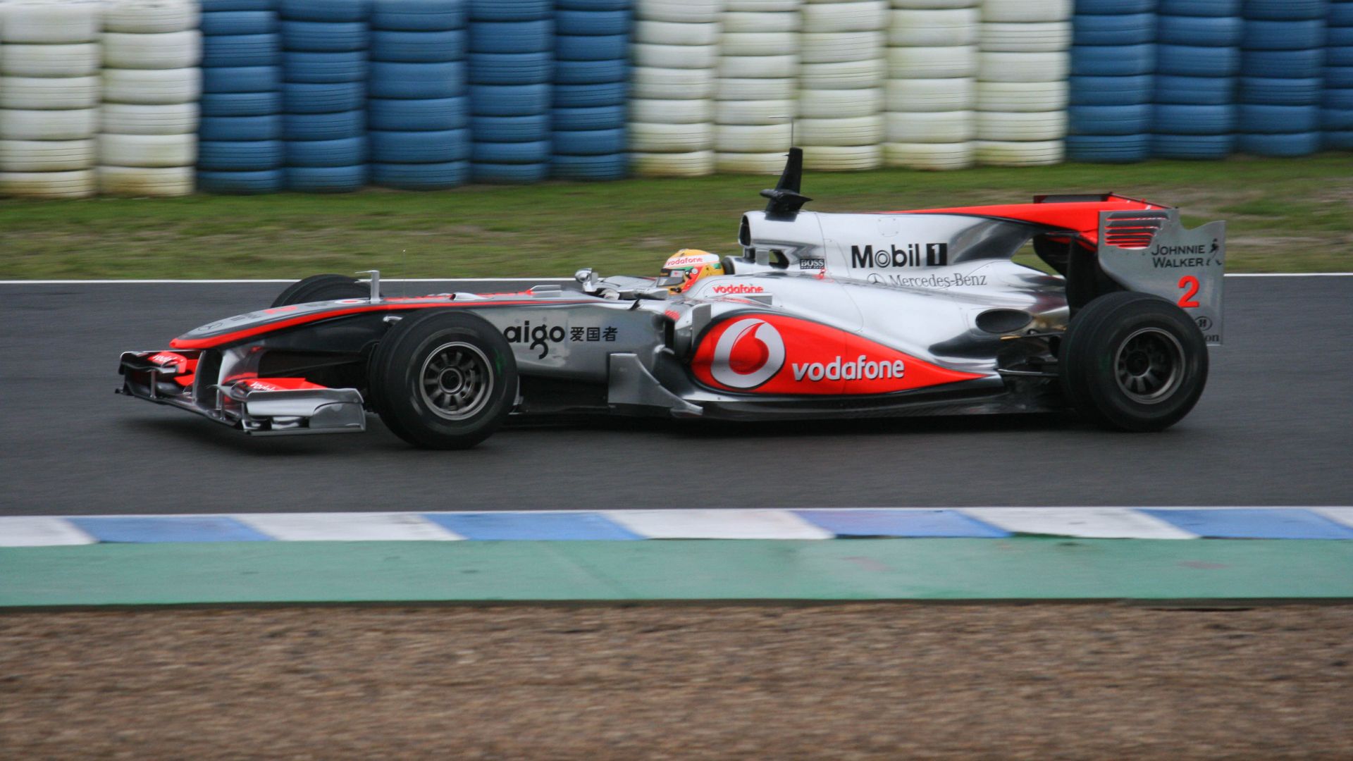 File:Lewis Hamilton tests McLaren MP4-25 at Jerez.jpg
