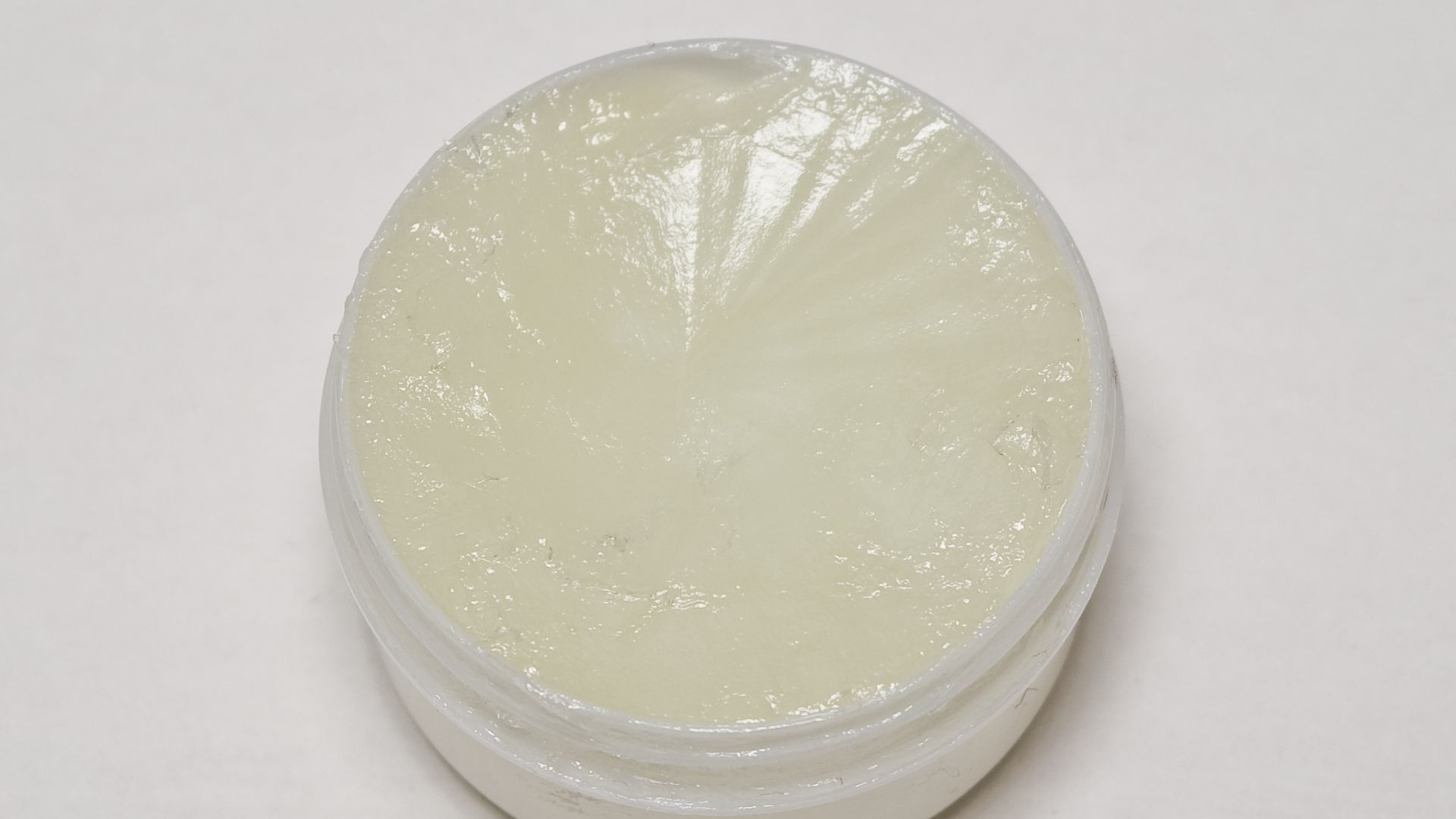 File:White Petrolatum1.jpg