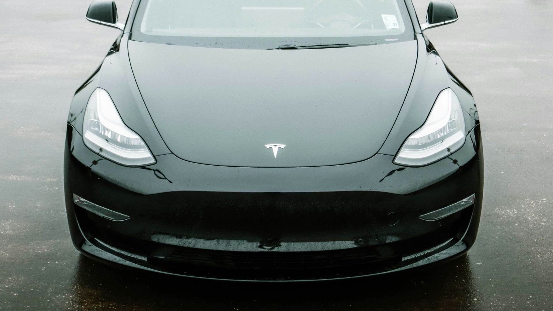 silver porsche 911 parked on parking lot during daytime