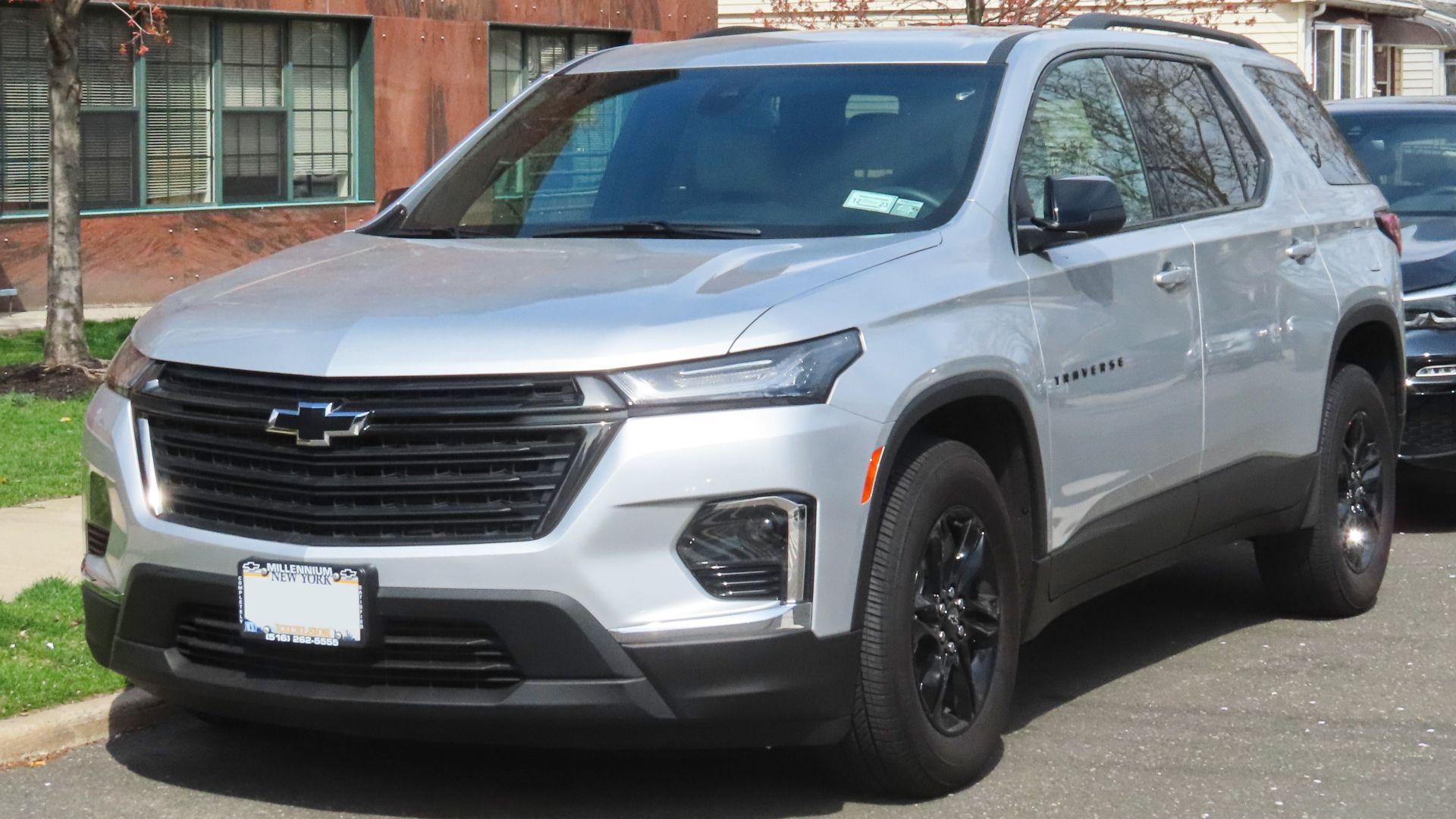File:2022 Chevrolet Traverse (facelift), front.jpg