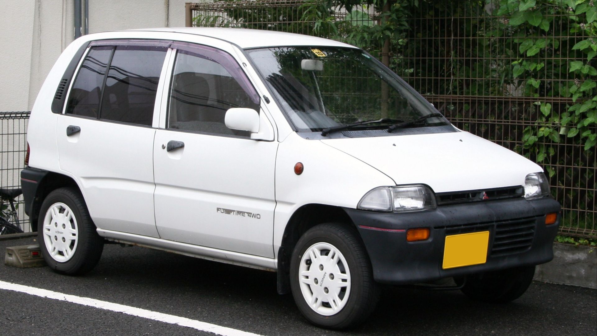 File:Mitsubishi Minica XF-4 5-door (H27A), front right.jpg