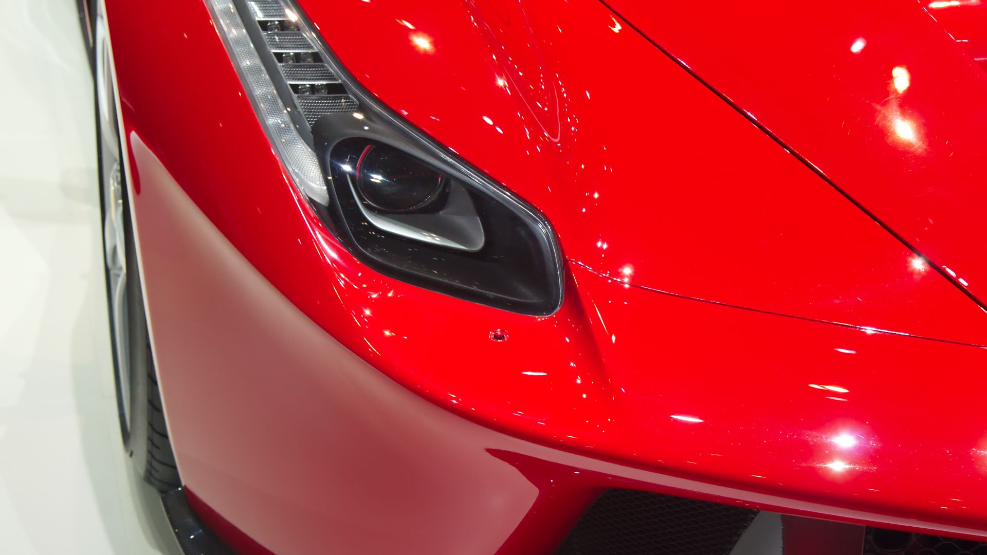File:Geneva MotorShow 2013 - Ferrari LaFerrari front light.jpg