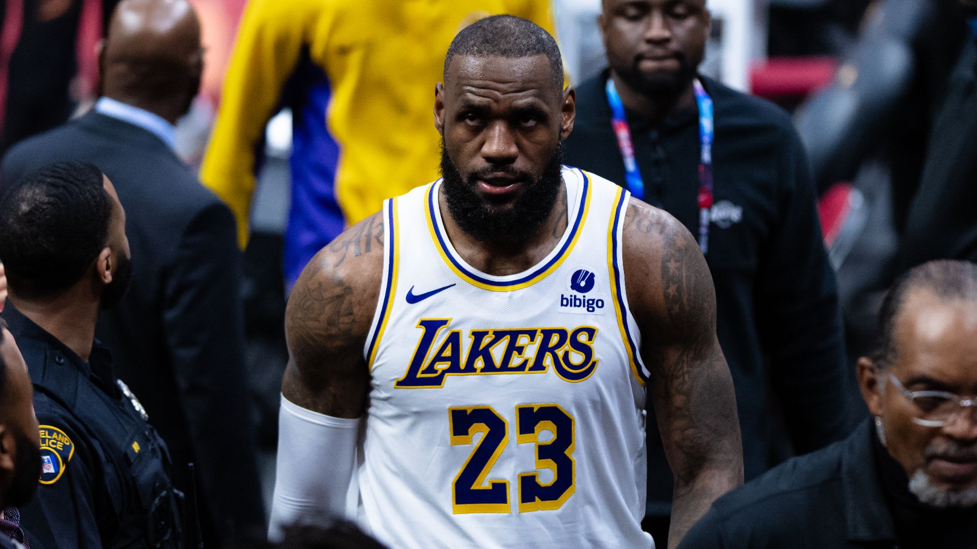 File:LeBron James, 25 November 2023 01.jpg