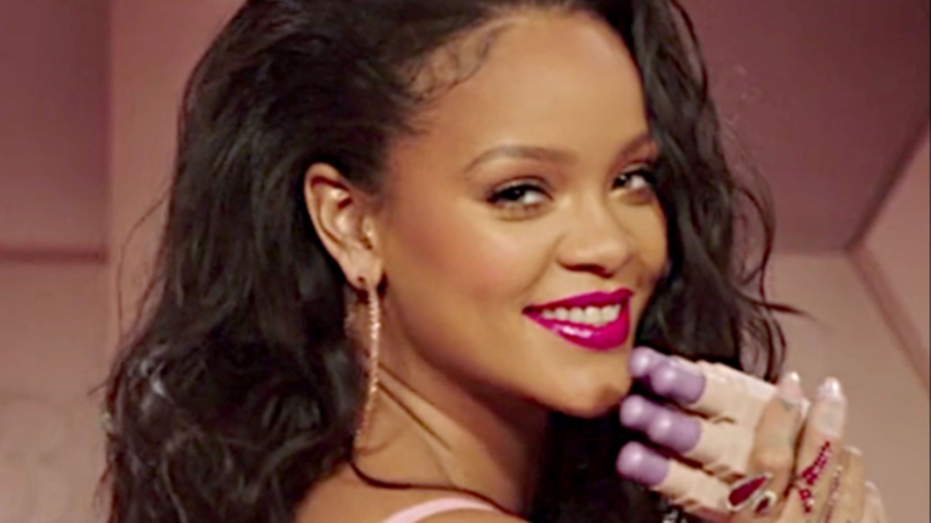 File:Rihanna Fenty 2018.png