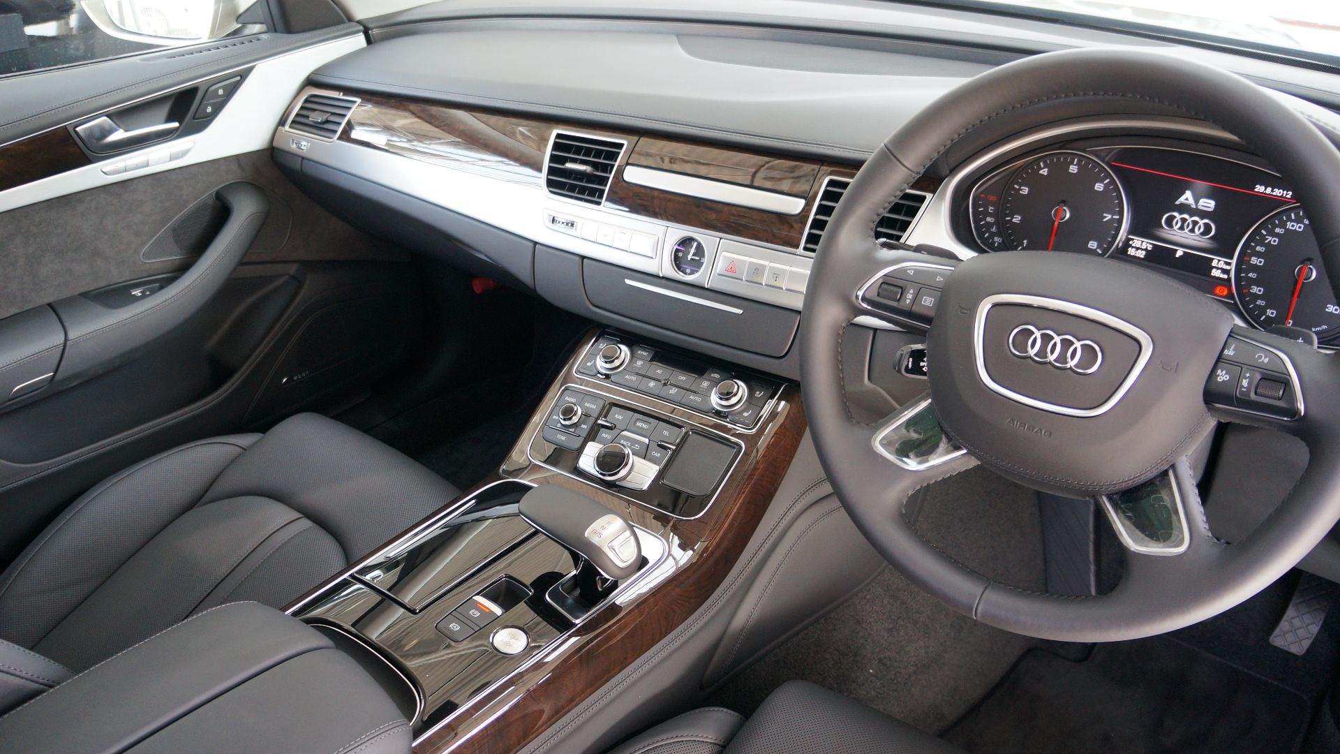 File:Audi-A8-Japan.JPG