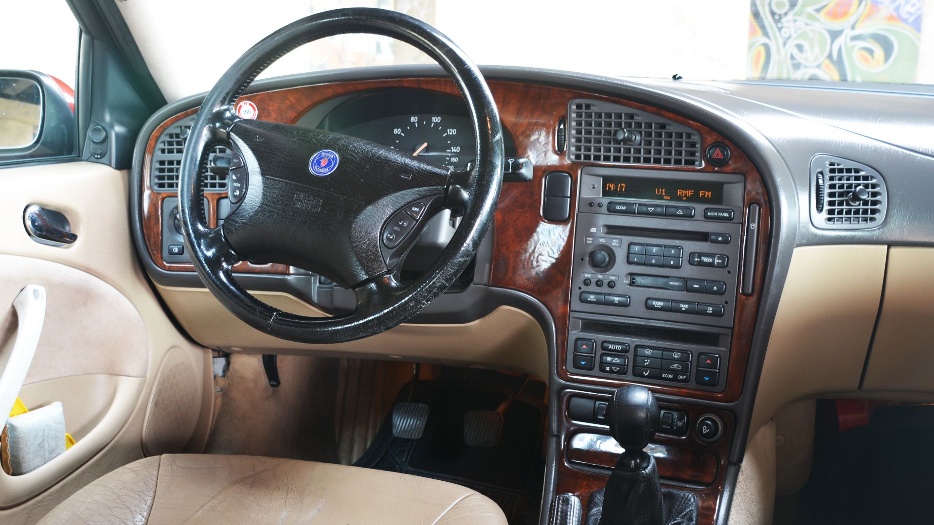 File:Interior Saab 9-5.JPG