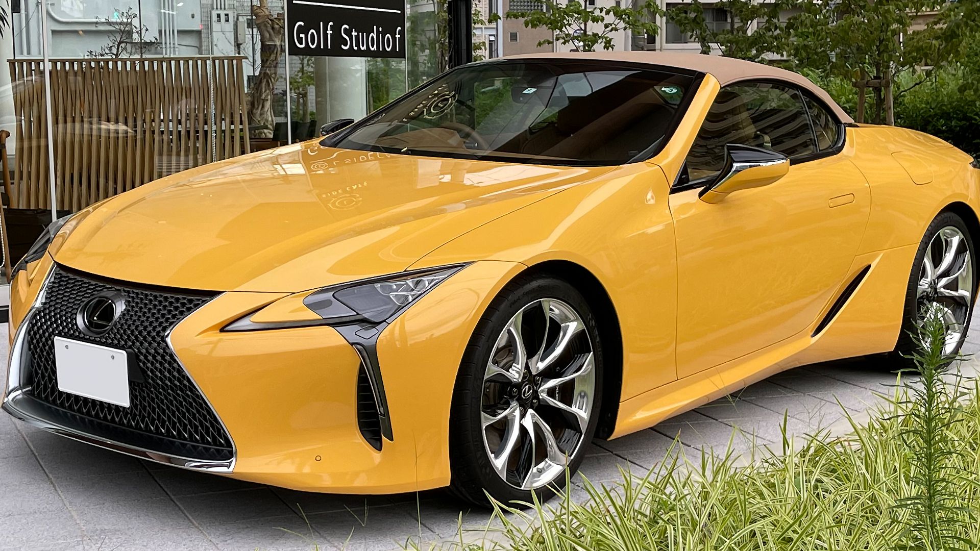 File:Lexus LC 500 Convertible (5BA-URZ100-AKUBH) front.jpg