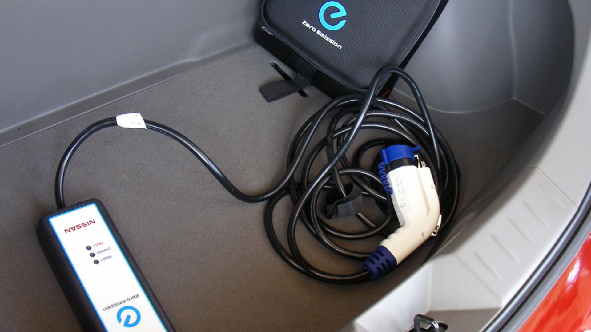 File:Nissan LEAF Level 1 EVSE.jpg