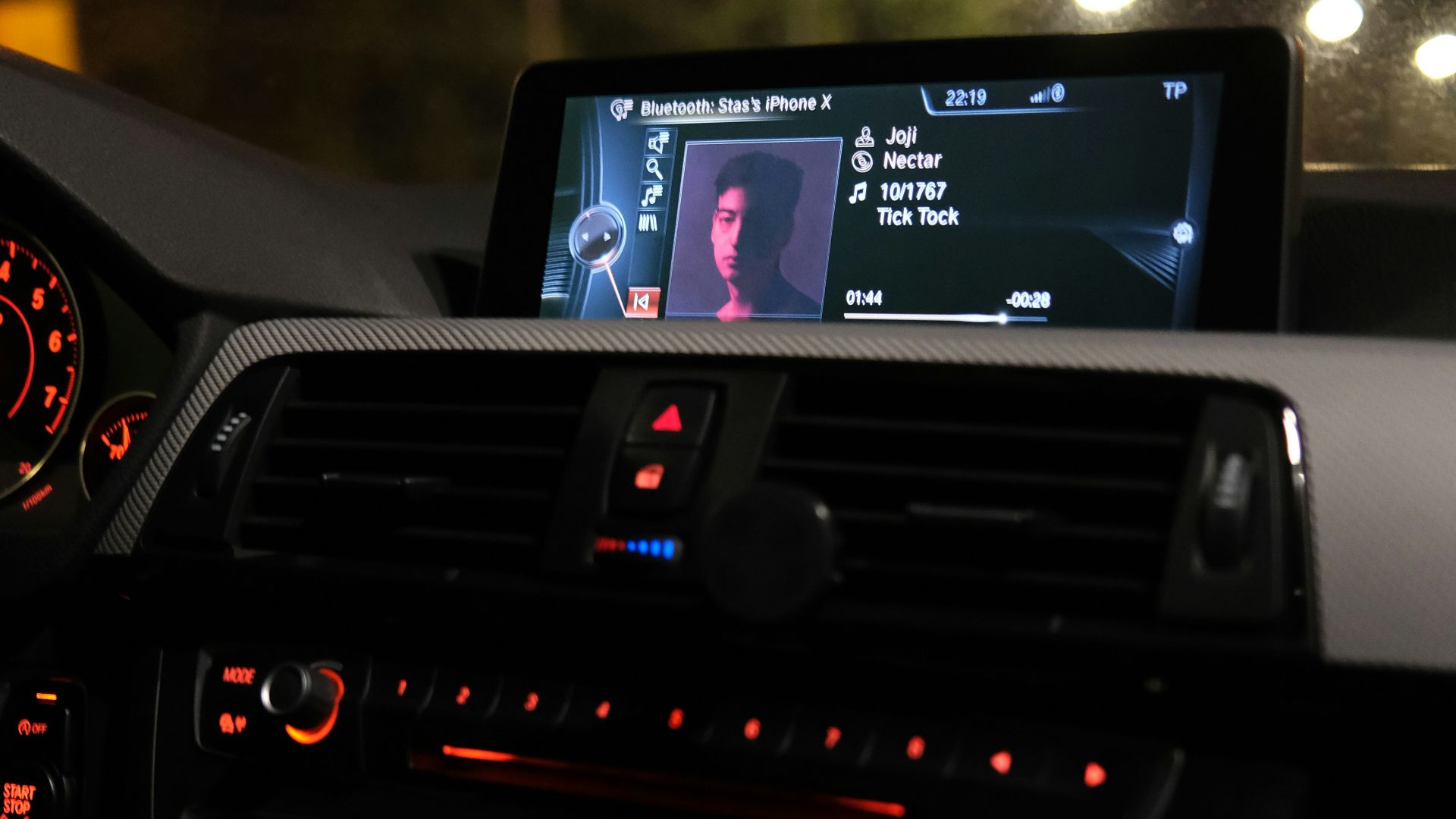 black car stereo turned on at 4 00 pm