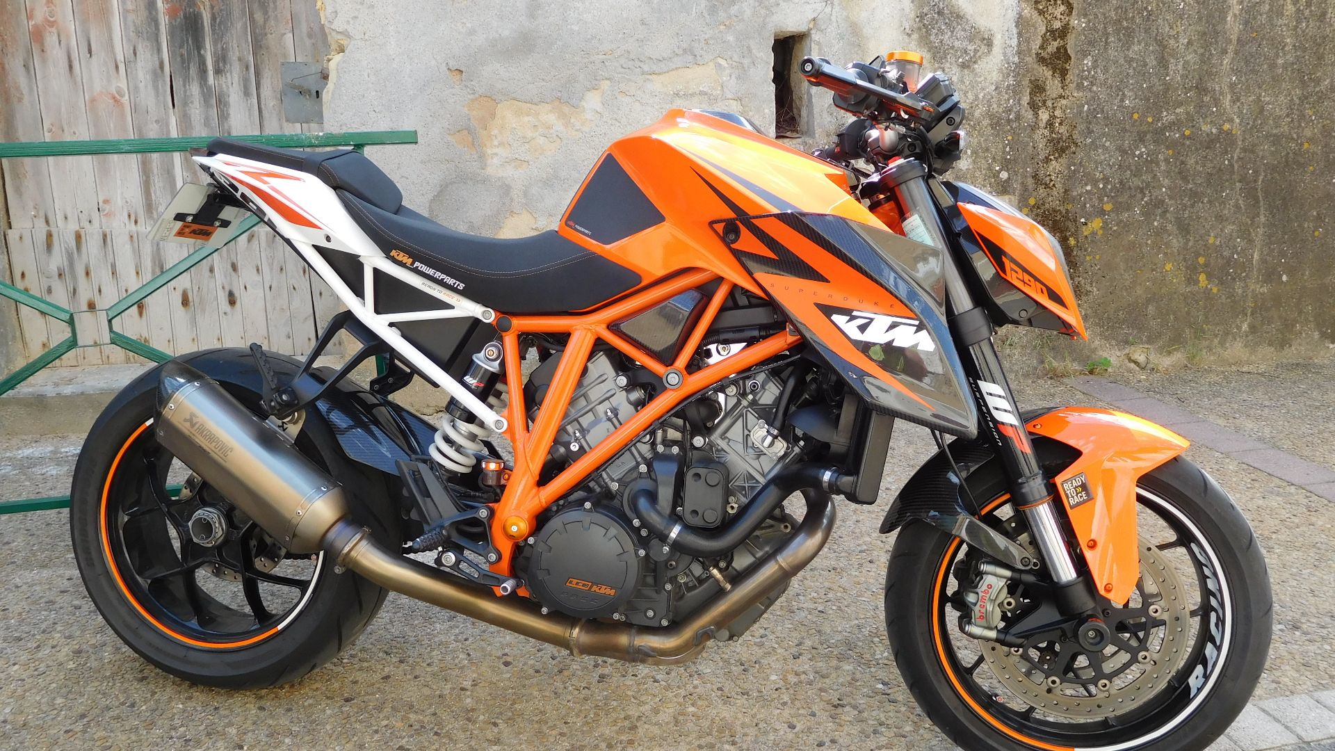 File:KTM 1290 Super Duke R, right view.jpg