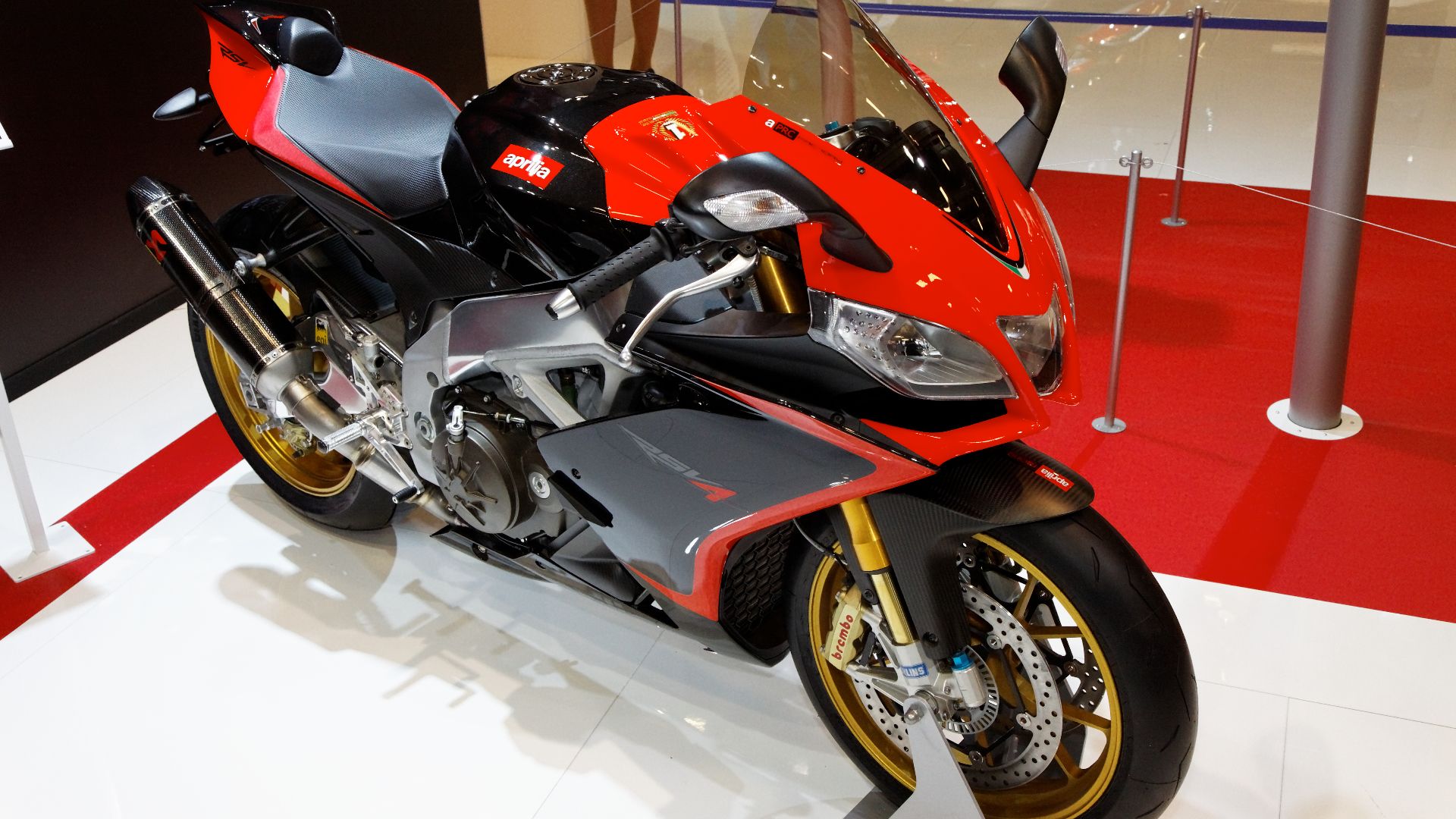File:Paris - Salon de la moto 2011 - Aprilia - RSV4 Factory APRC - 002.jpg
