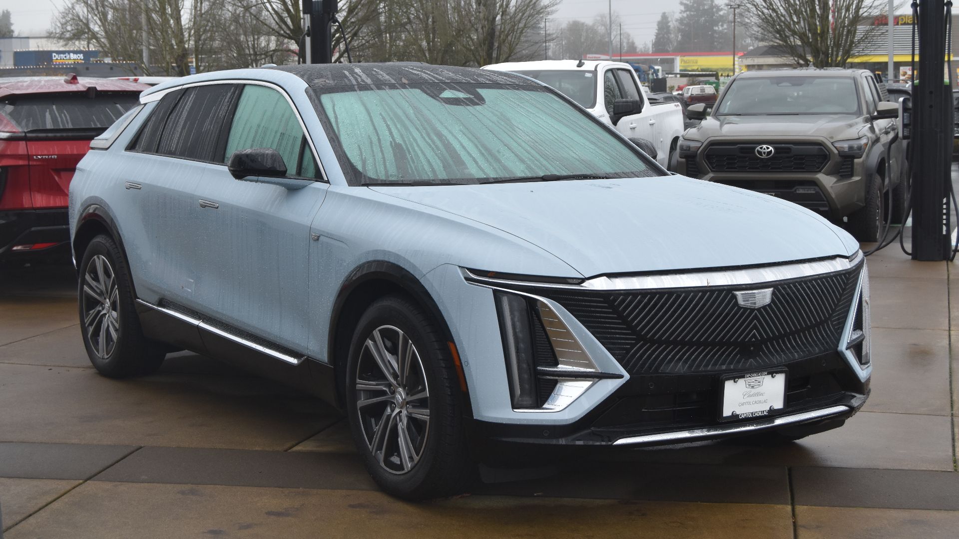 File:2024 Cadillac Lyriq in Nimbus Metallic.jpg