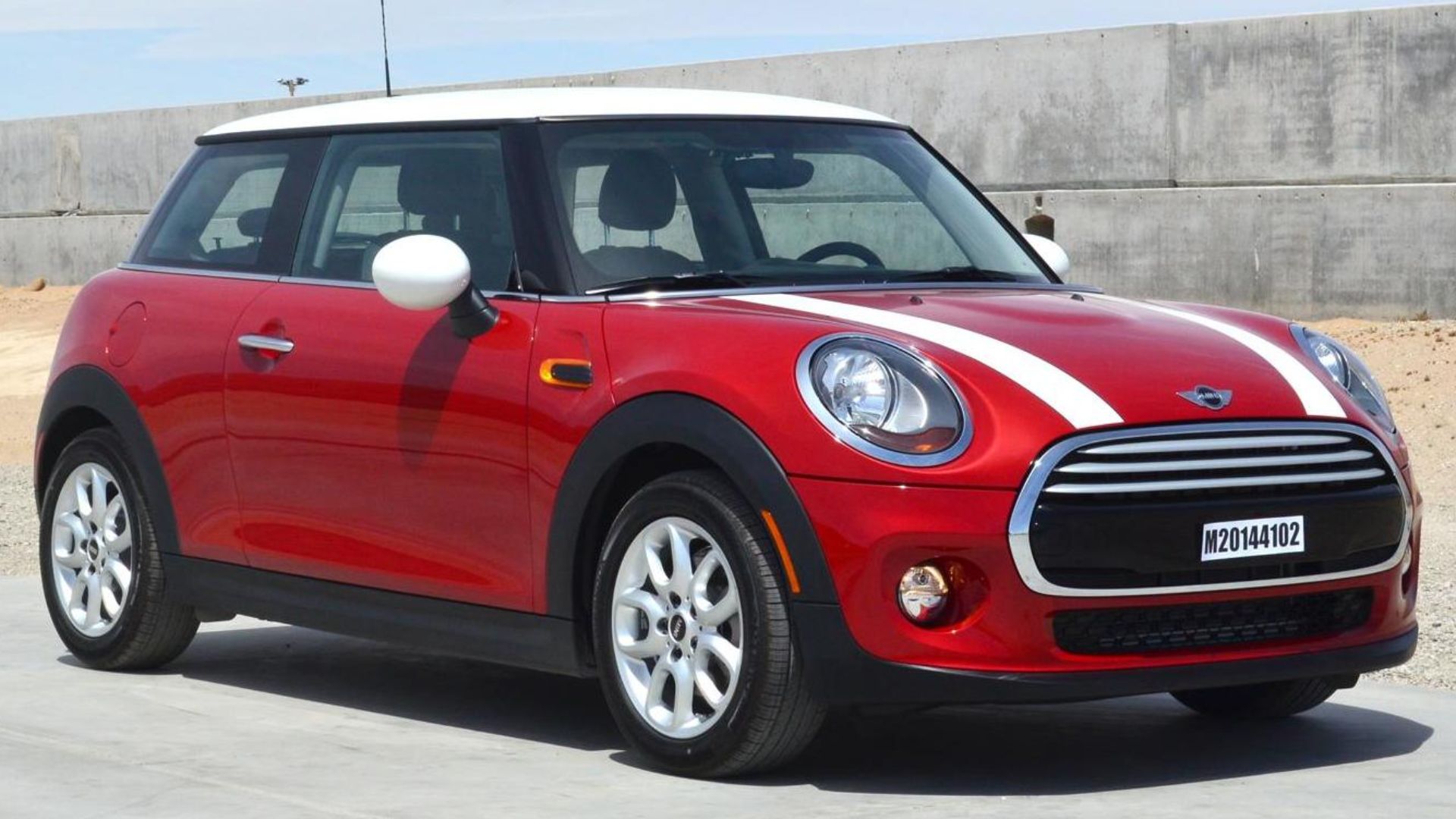 File:2014 MINI Cooper Hardtop -- NHTSA test 8883 - front.jpg
