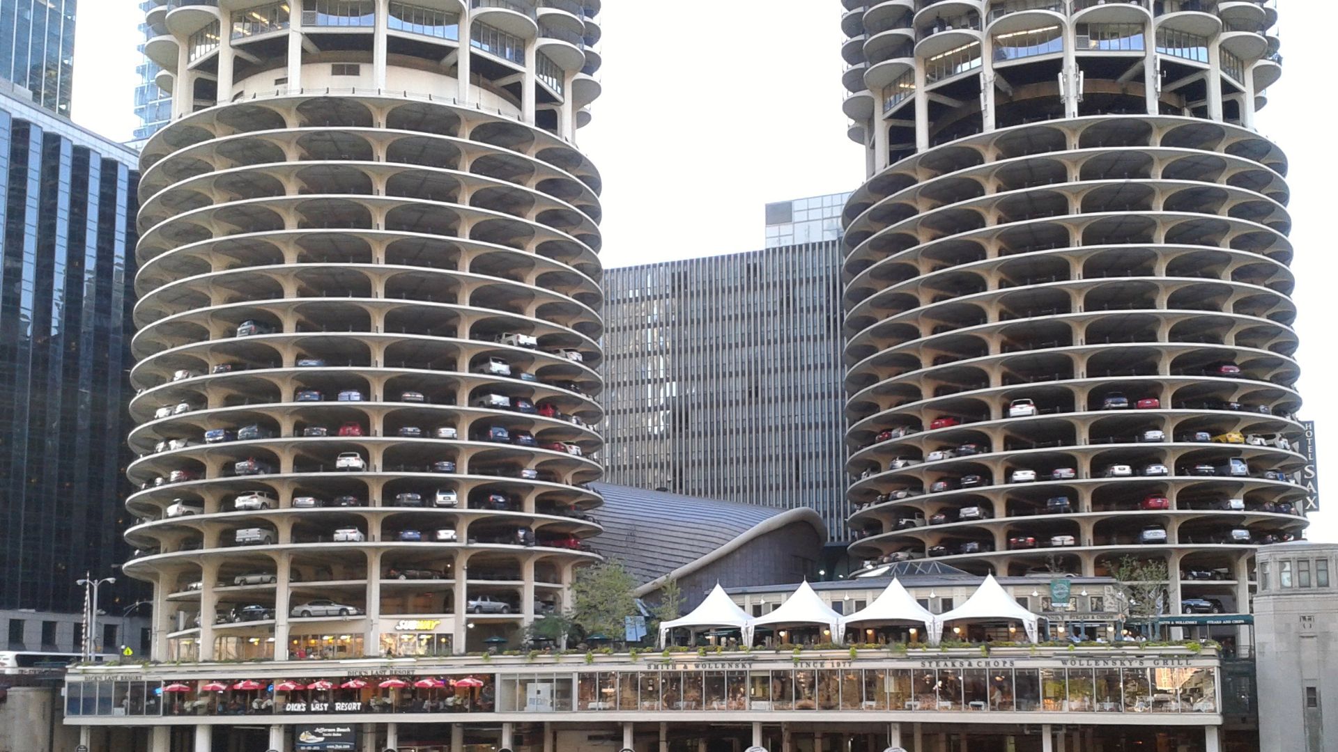File:Marina City marina by Matthew Bisanz.jpg