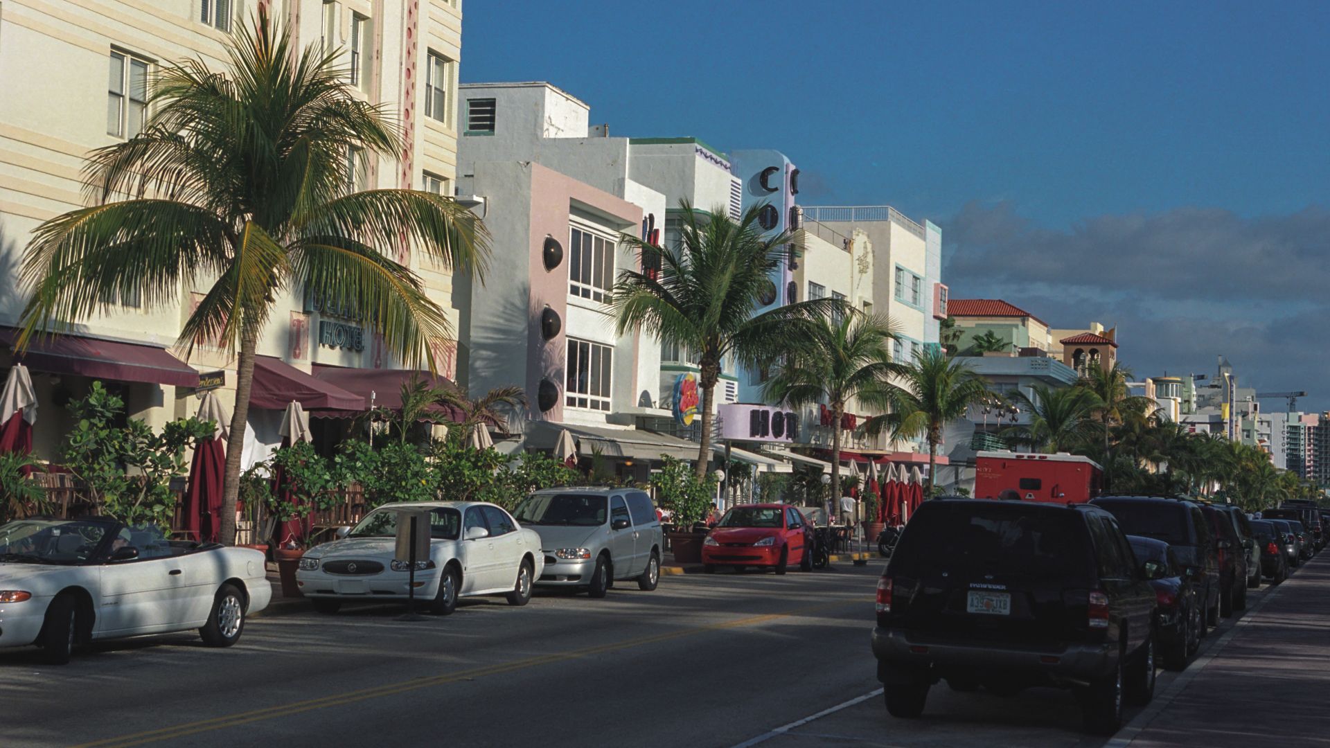 File:Ocean Drive-South Beach(js)02.jpg