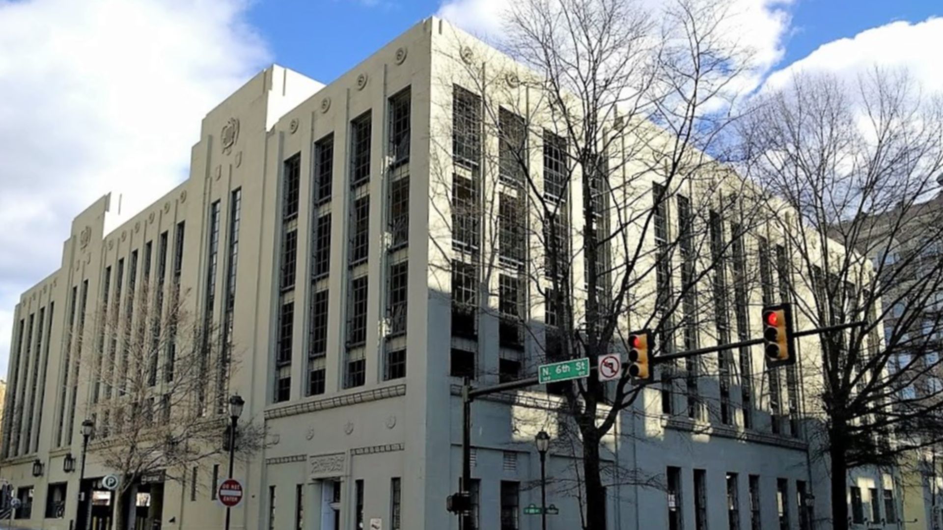 File:Art Deco Parking Garage, Richmond, VA.jpg
