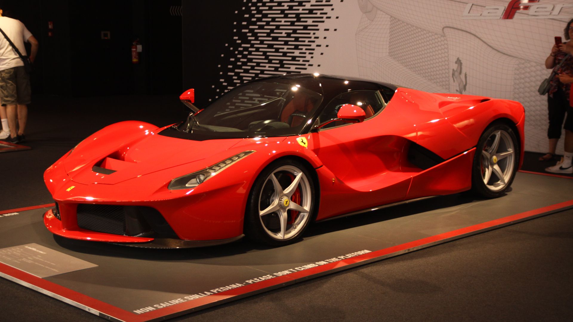 File:Ferrari LaFerrari at the Ferrari museum.jpg