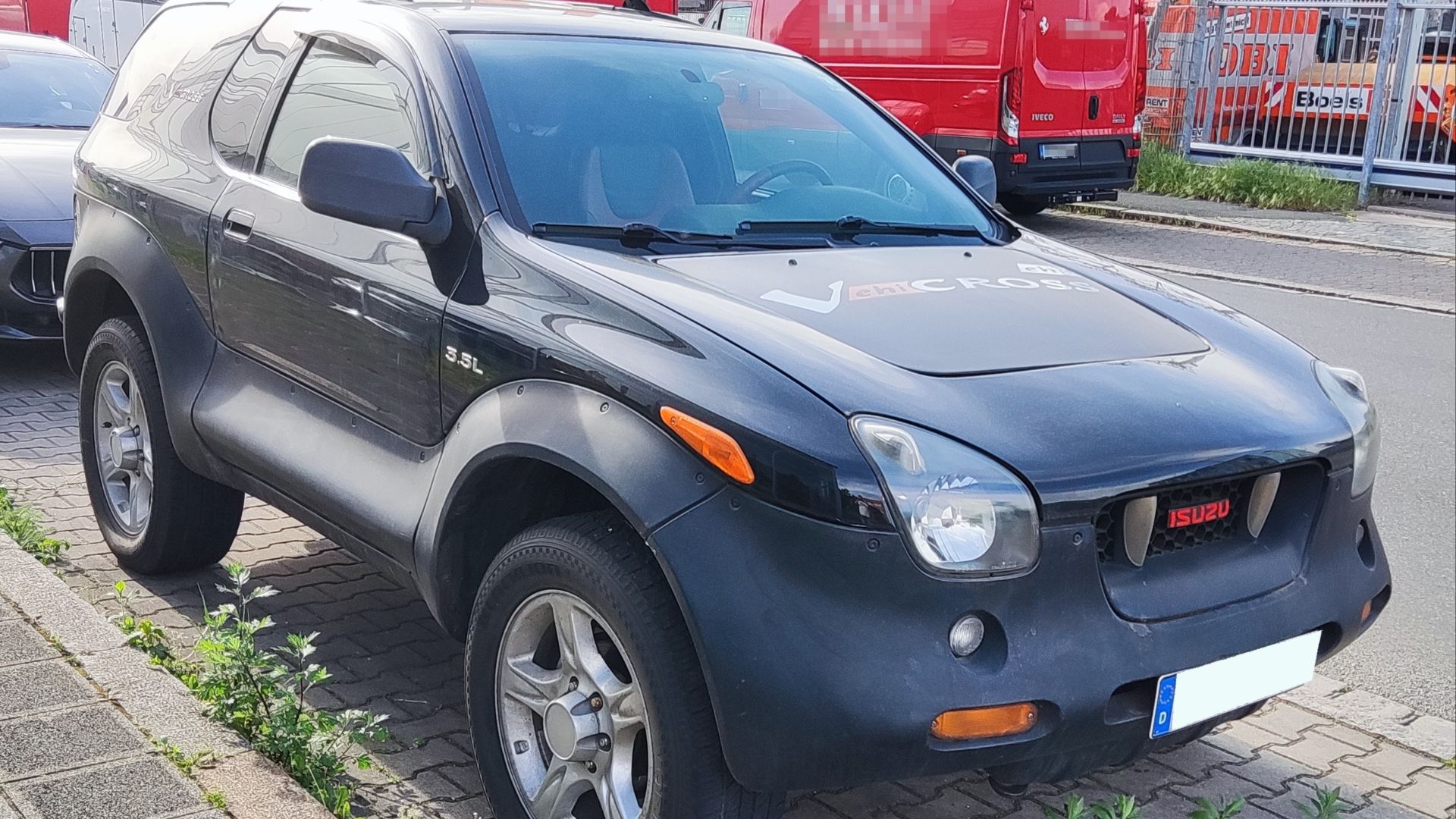 File:Isuzu VehiCROSS 01 Front.jpg