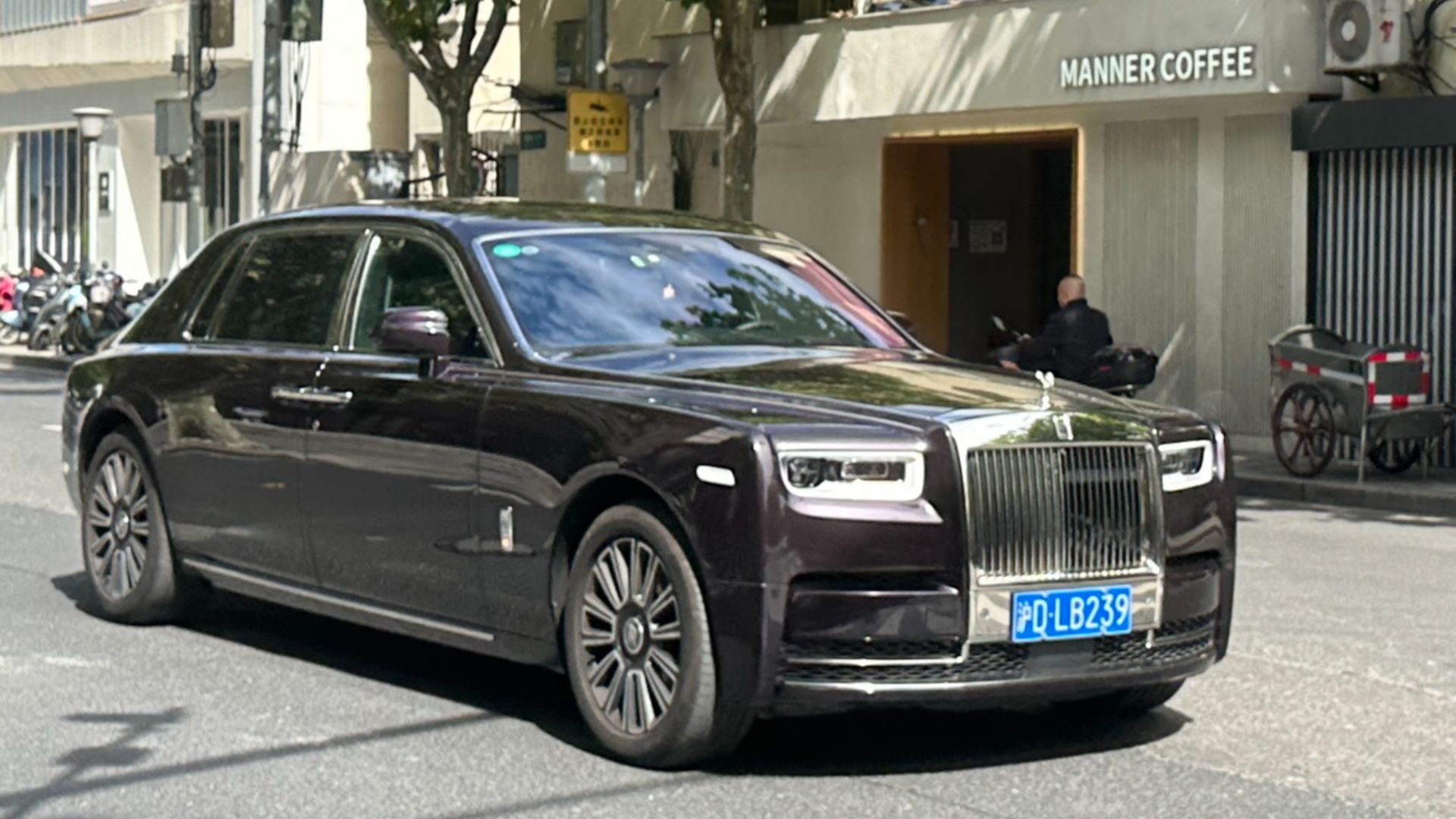 File:Rolls-Royce Phantom VIII 002.jpg