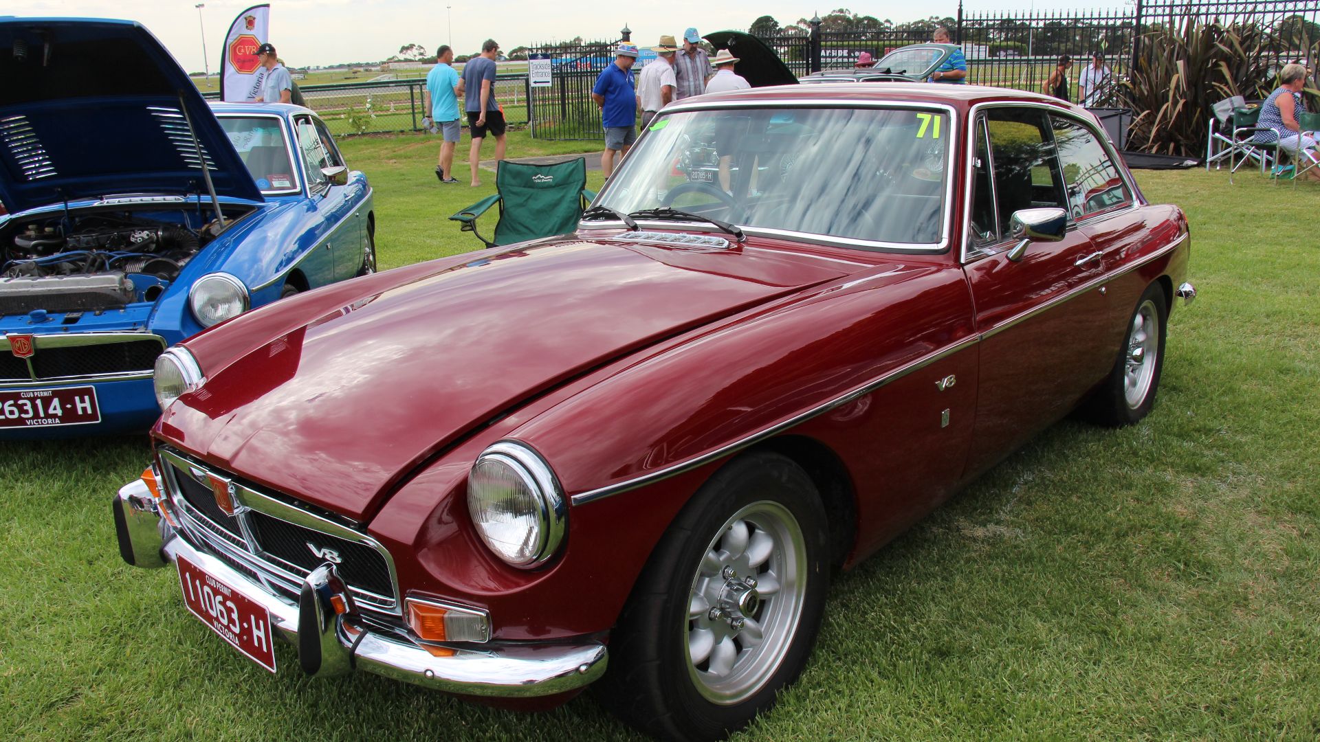 File:1973 MGB GT V8 Coupe (16477125710).jpg