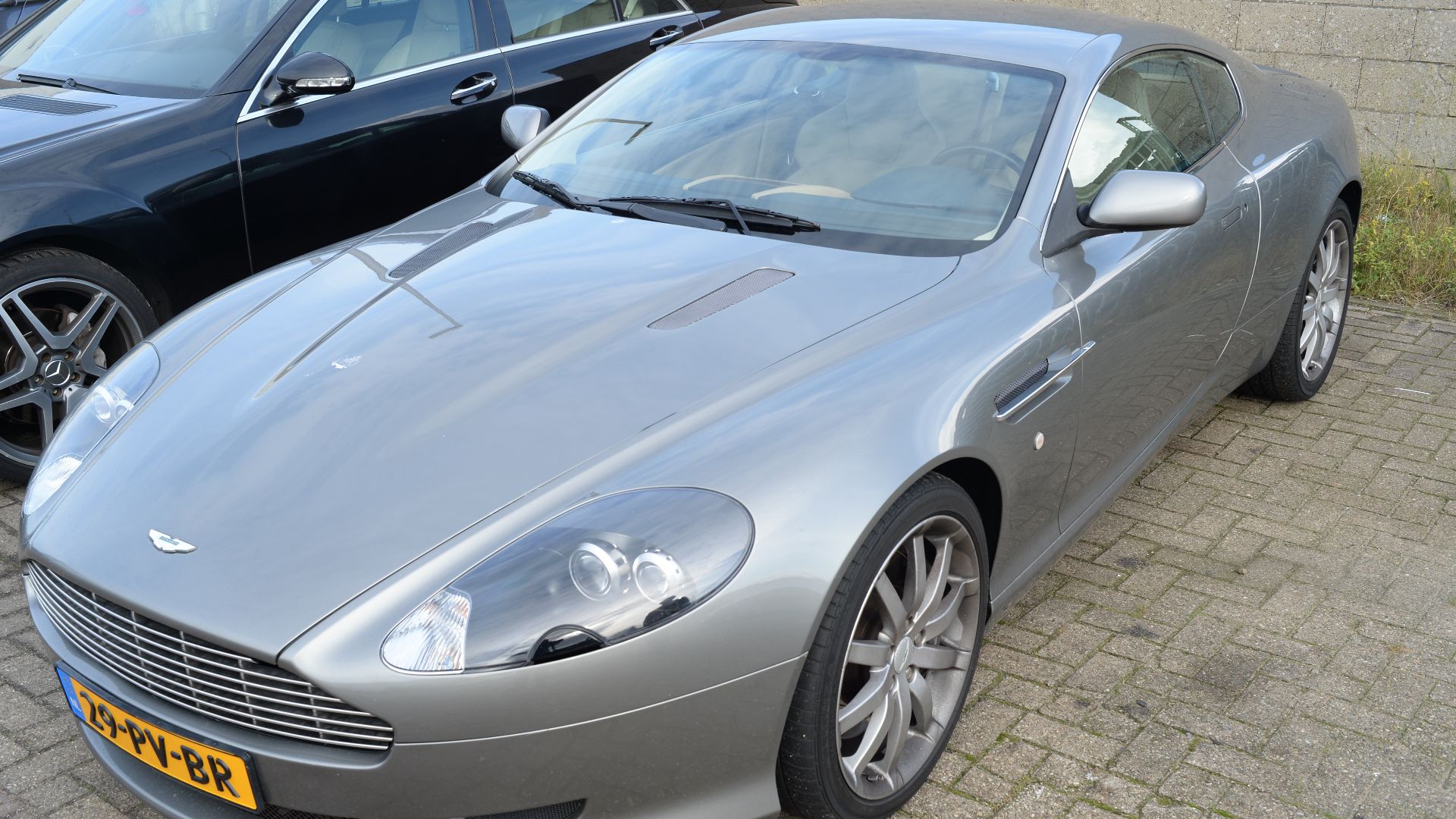 File:2004 Aston Martin DB9 (15497697585).jpg