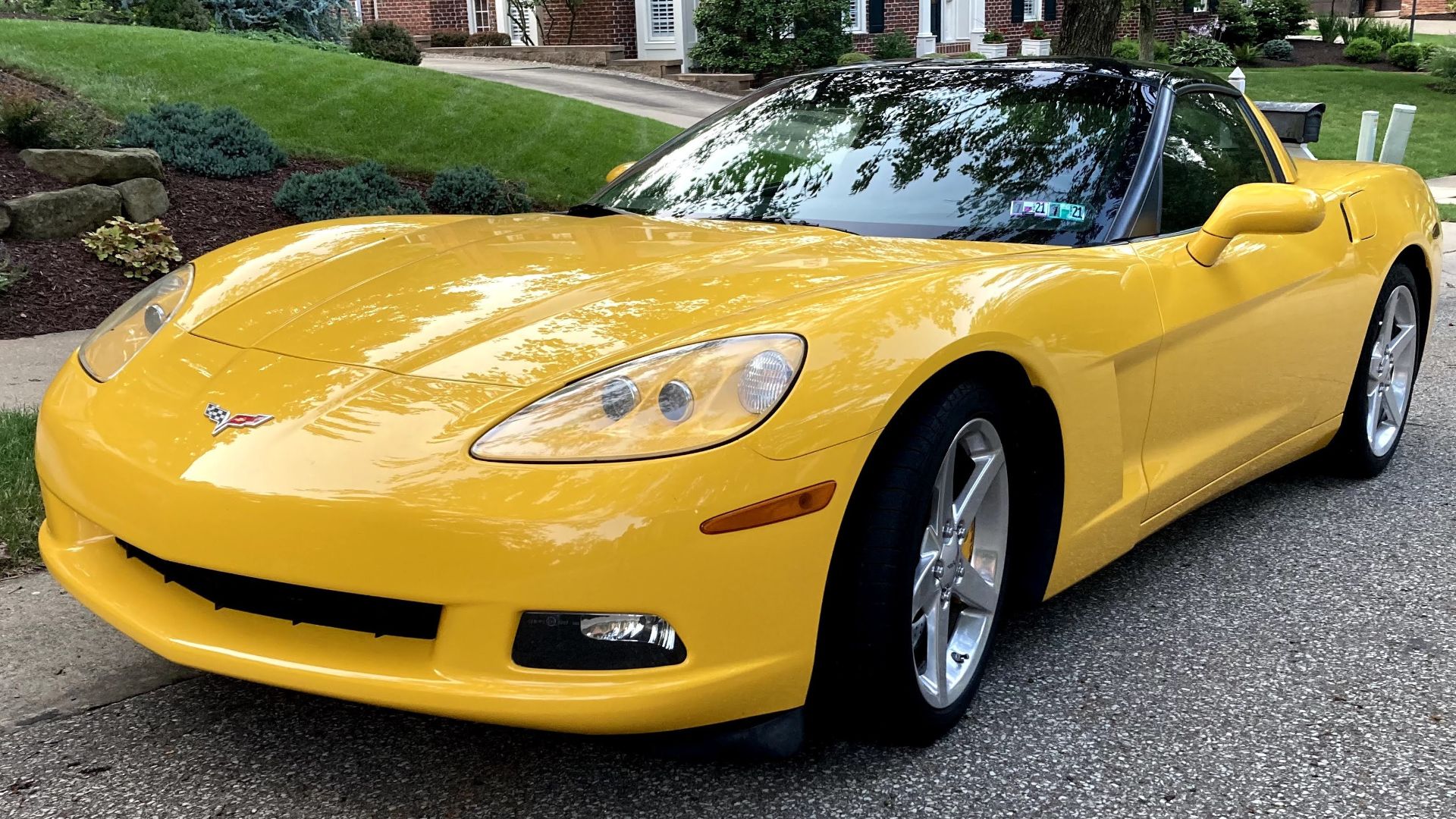 File:2005 Chevrolet Corvette 1SA in Millenium Yellow, front left, 07-14-2021.jpg