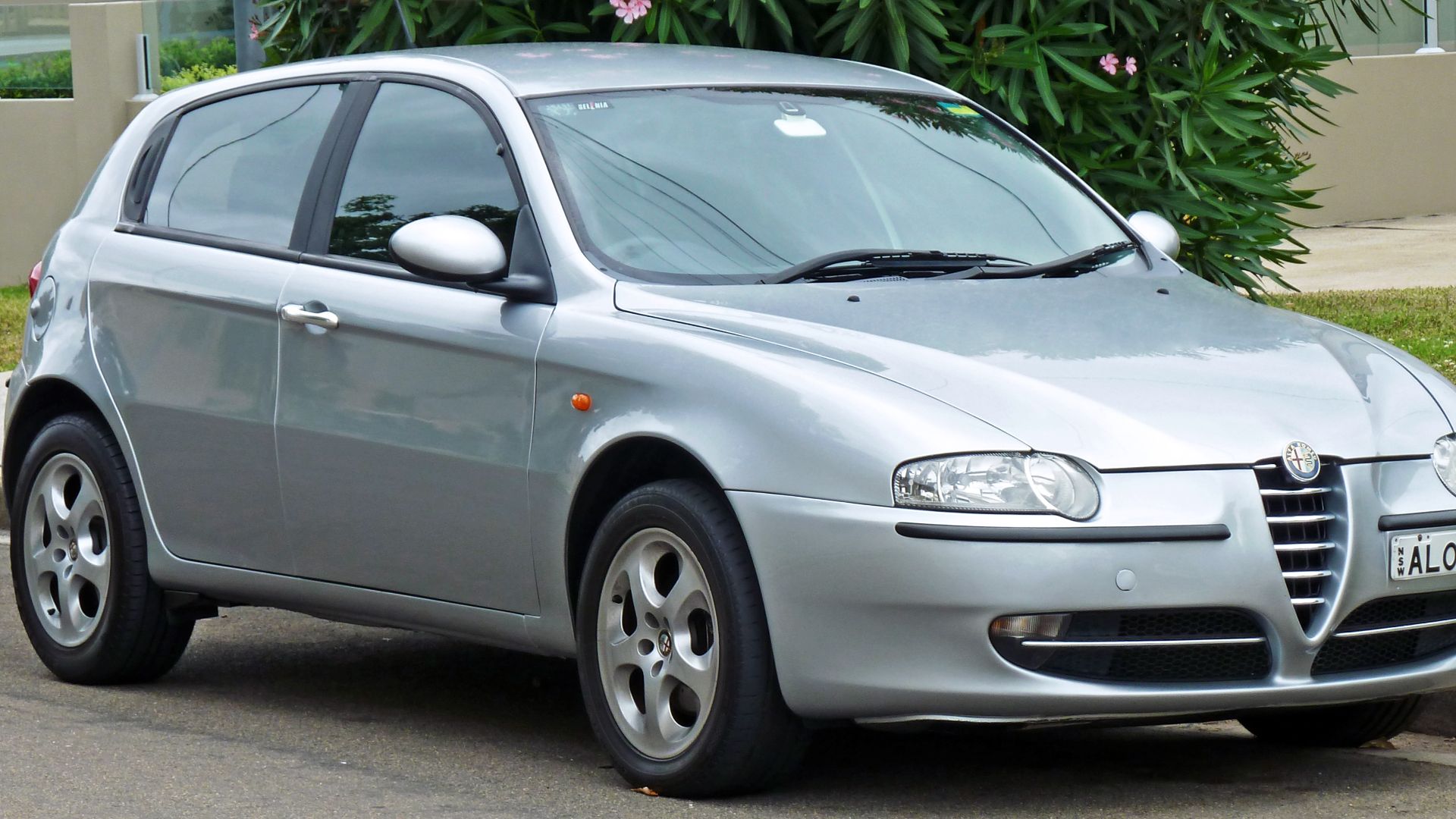 File:2002 Alfa Romeo 147 (MY02) Selespeed Twin Spark 5-door hatchback (2010-11-28).jpg