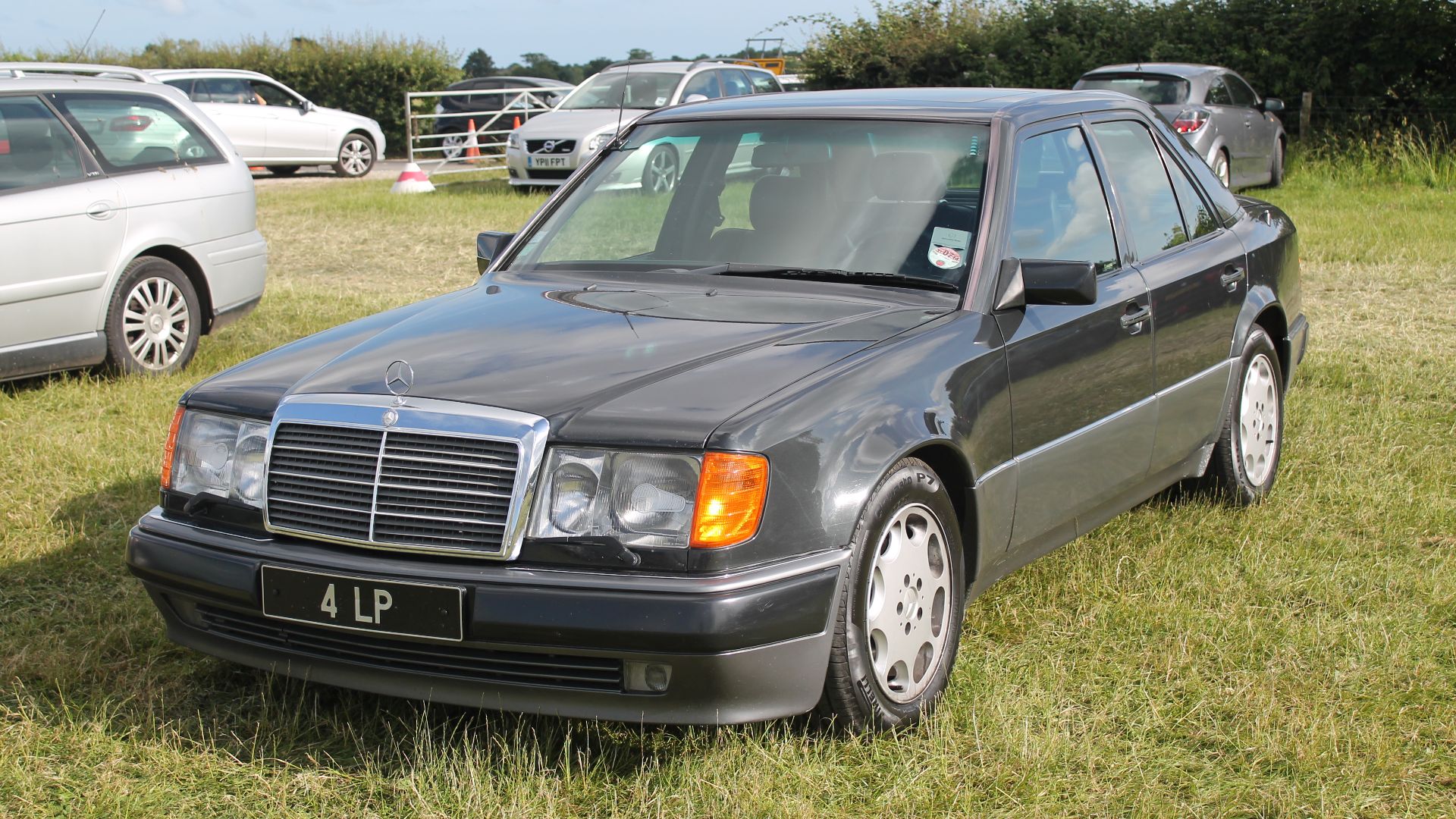 File:1993 Mercedes 500E (14366135857).jpg